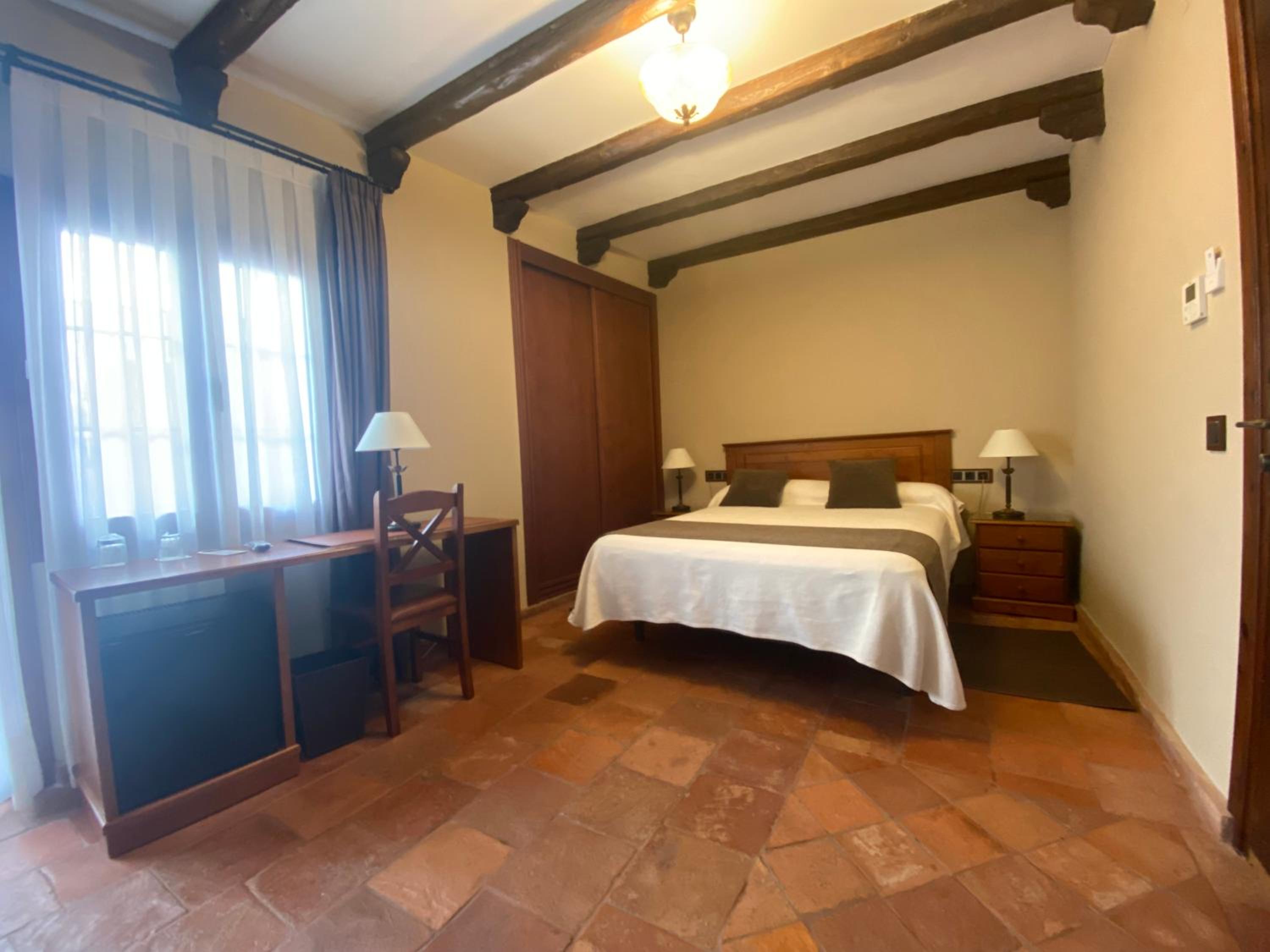 Queen Room - Disability Access - Photo 3