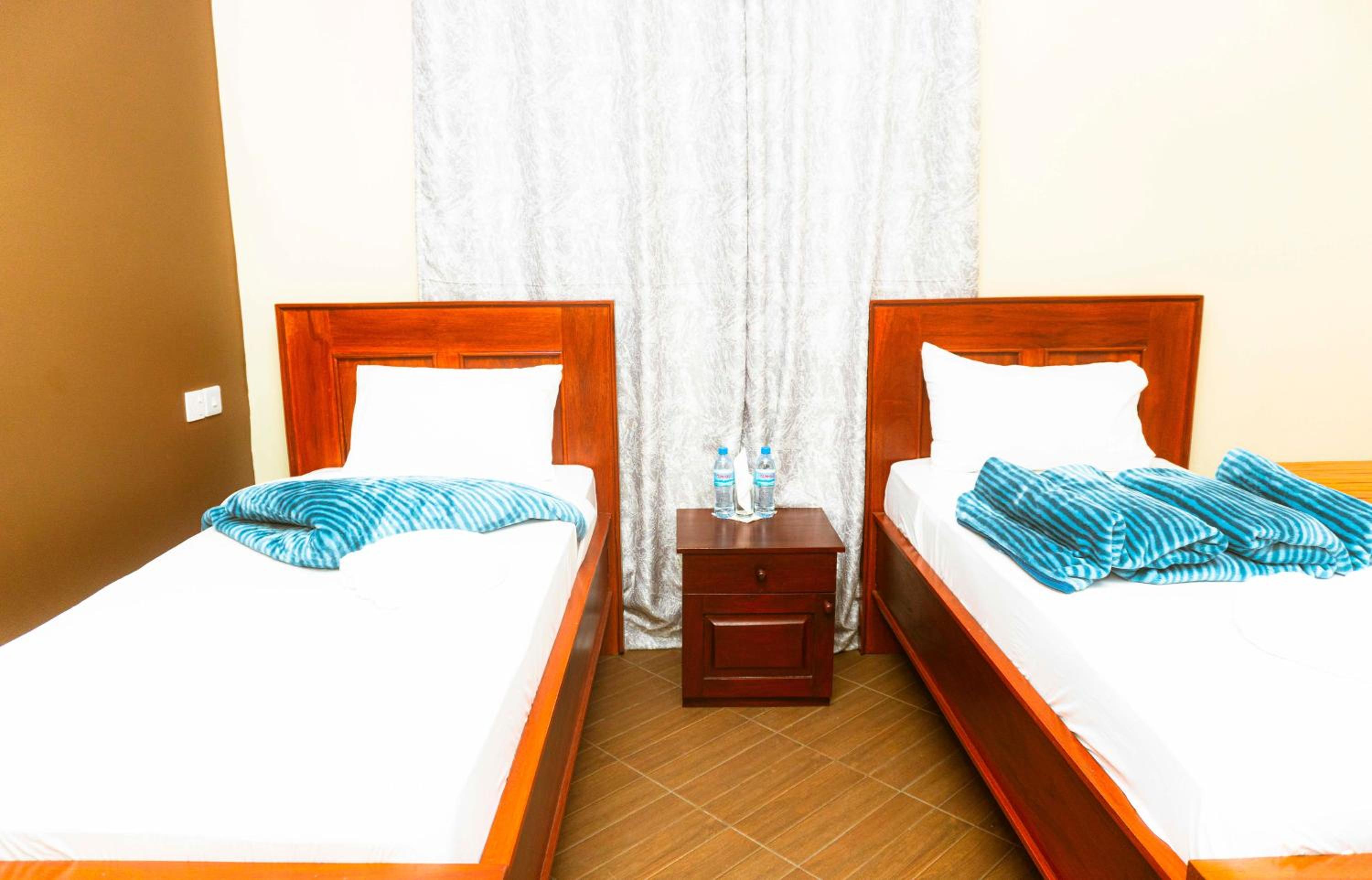 Standard Twin Room photo 2