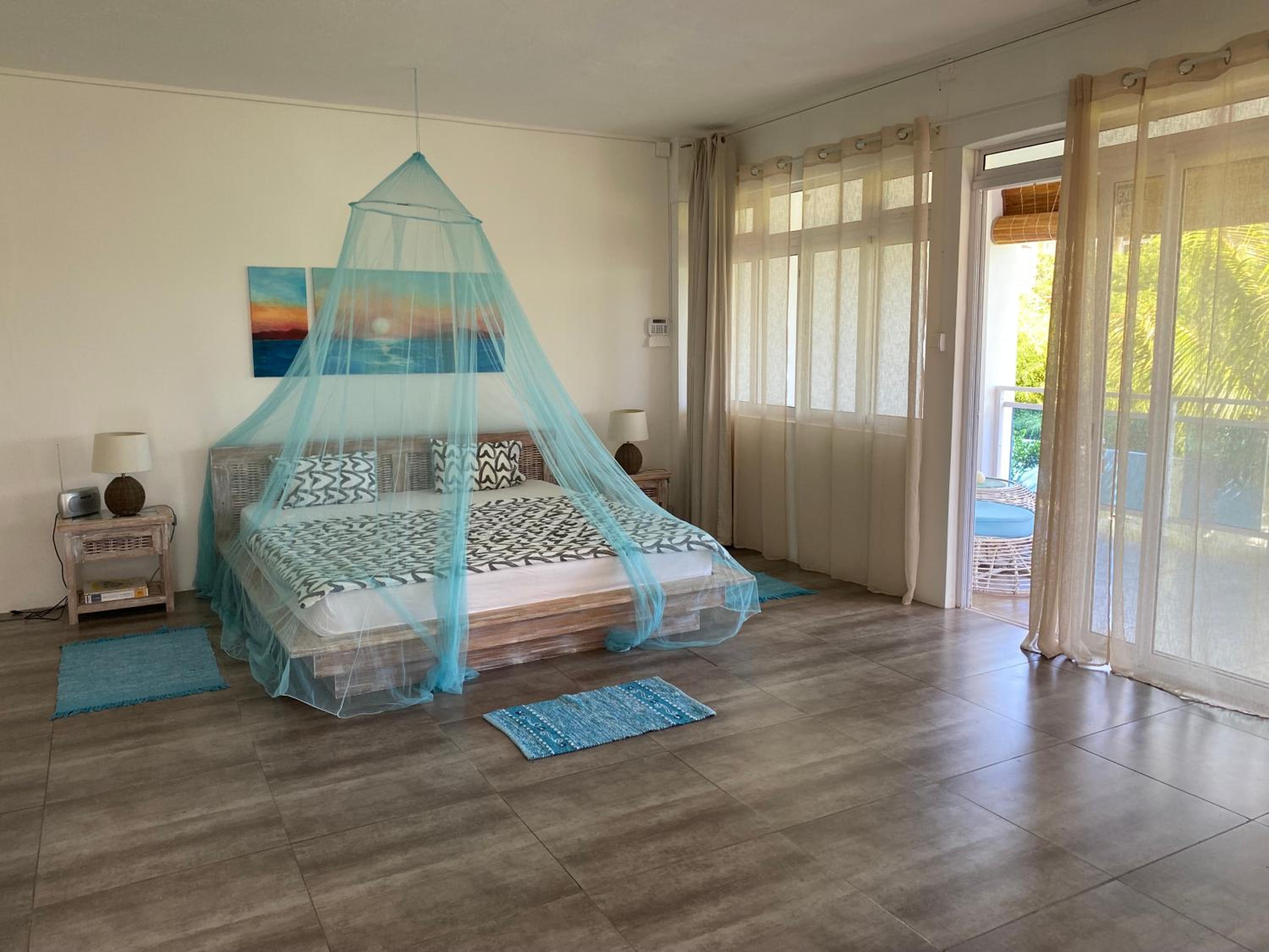 Apartment with Garden View