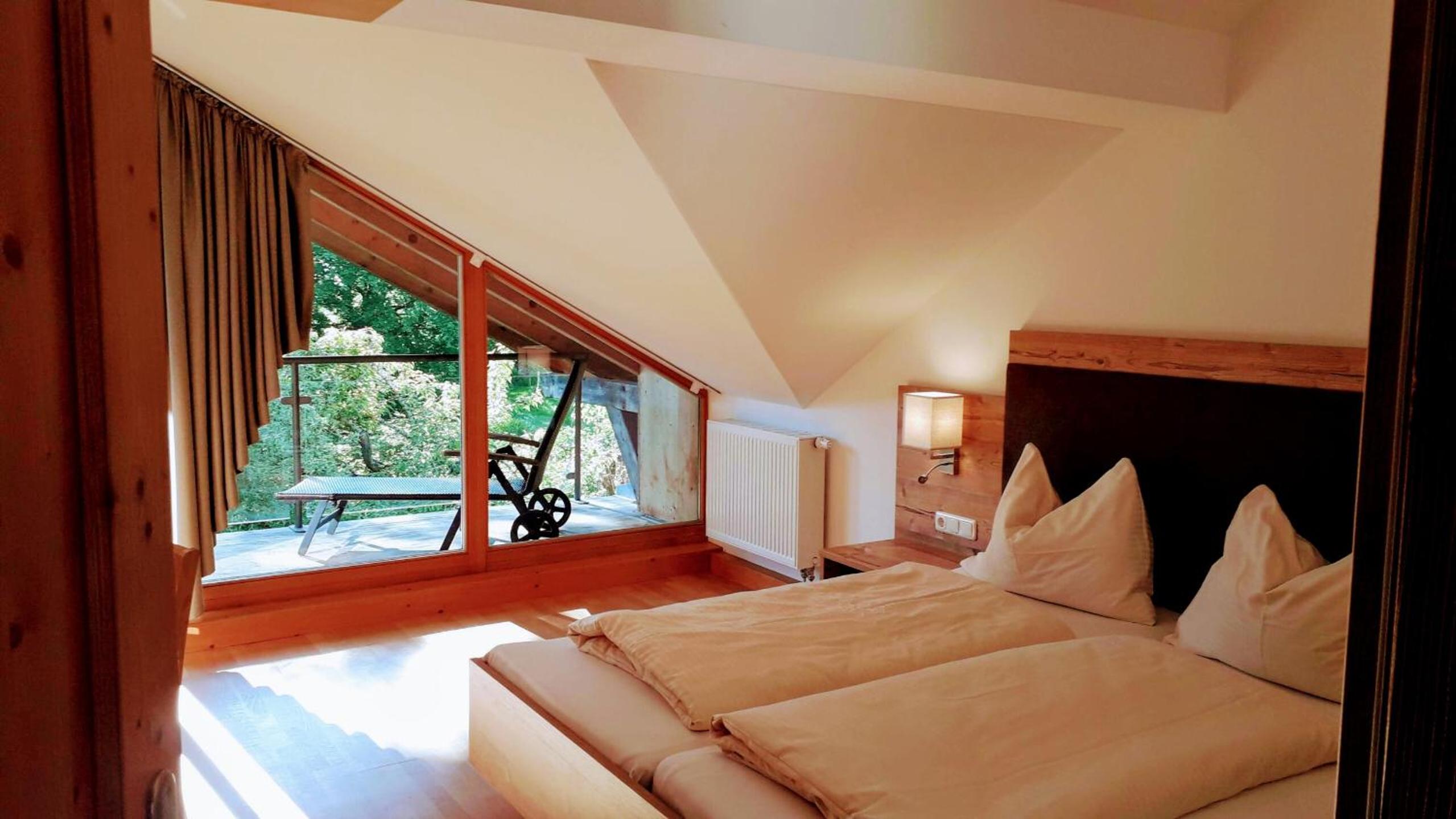One-Bedroom Apartment - Photo 2