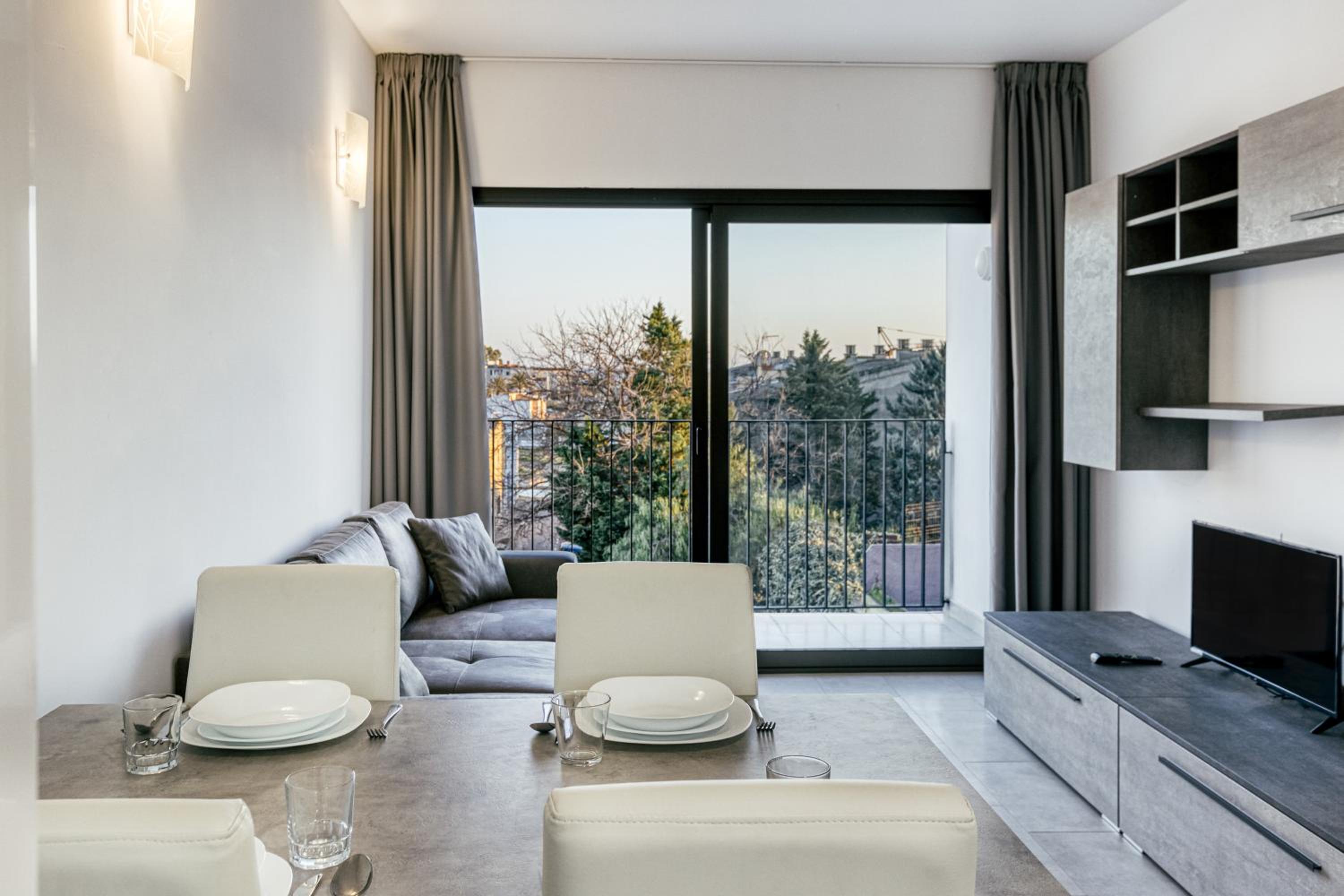 Apartamento de un dormitorio superior con balcón