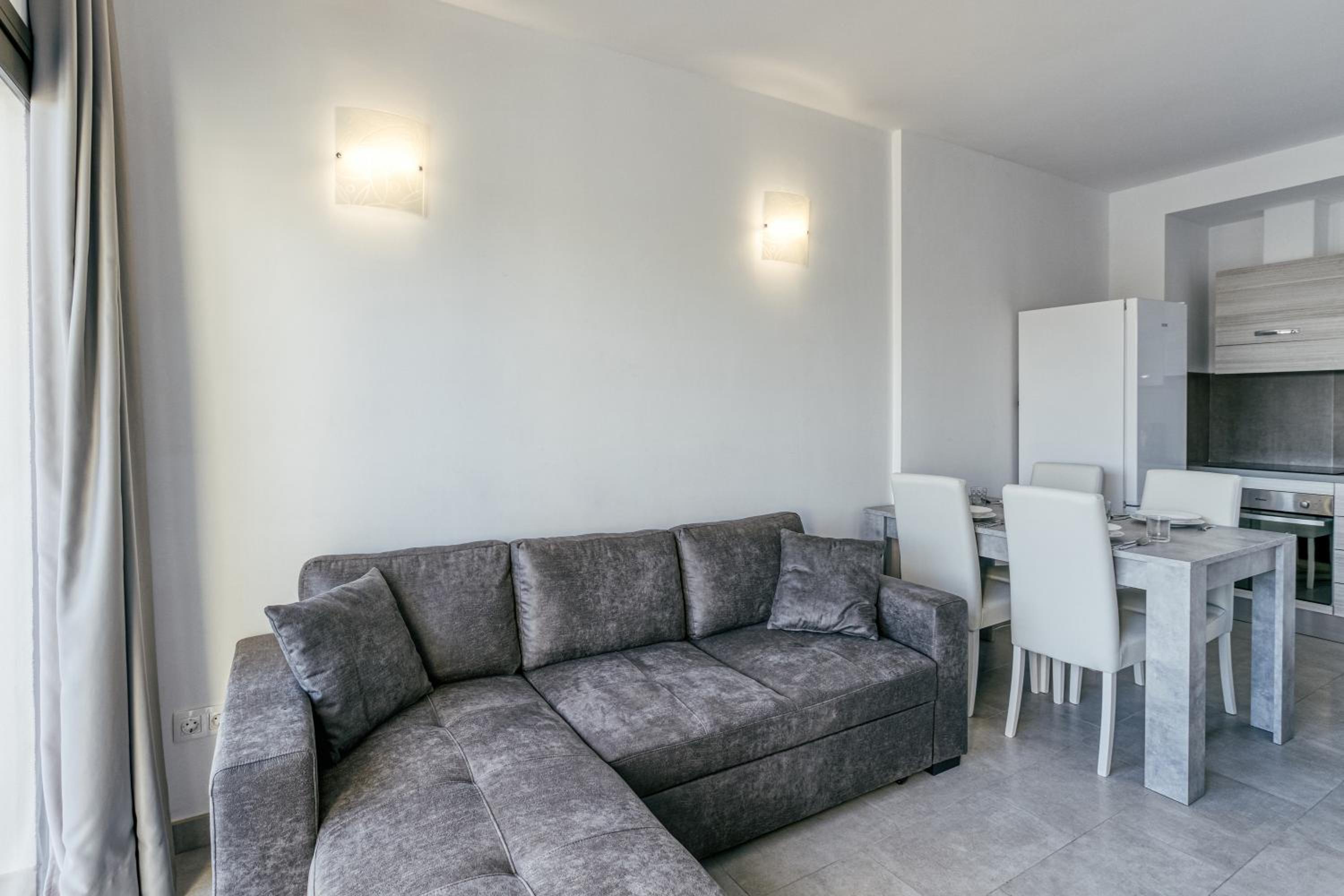 Apartamento de un dormitorio superior con balcón