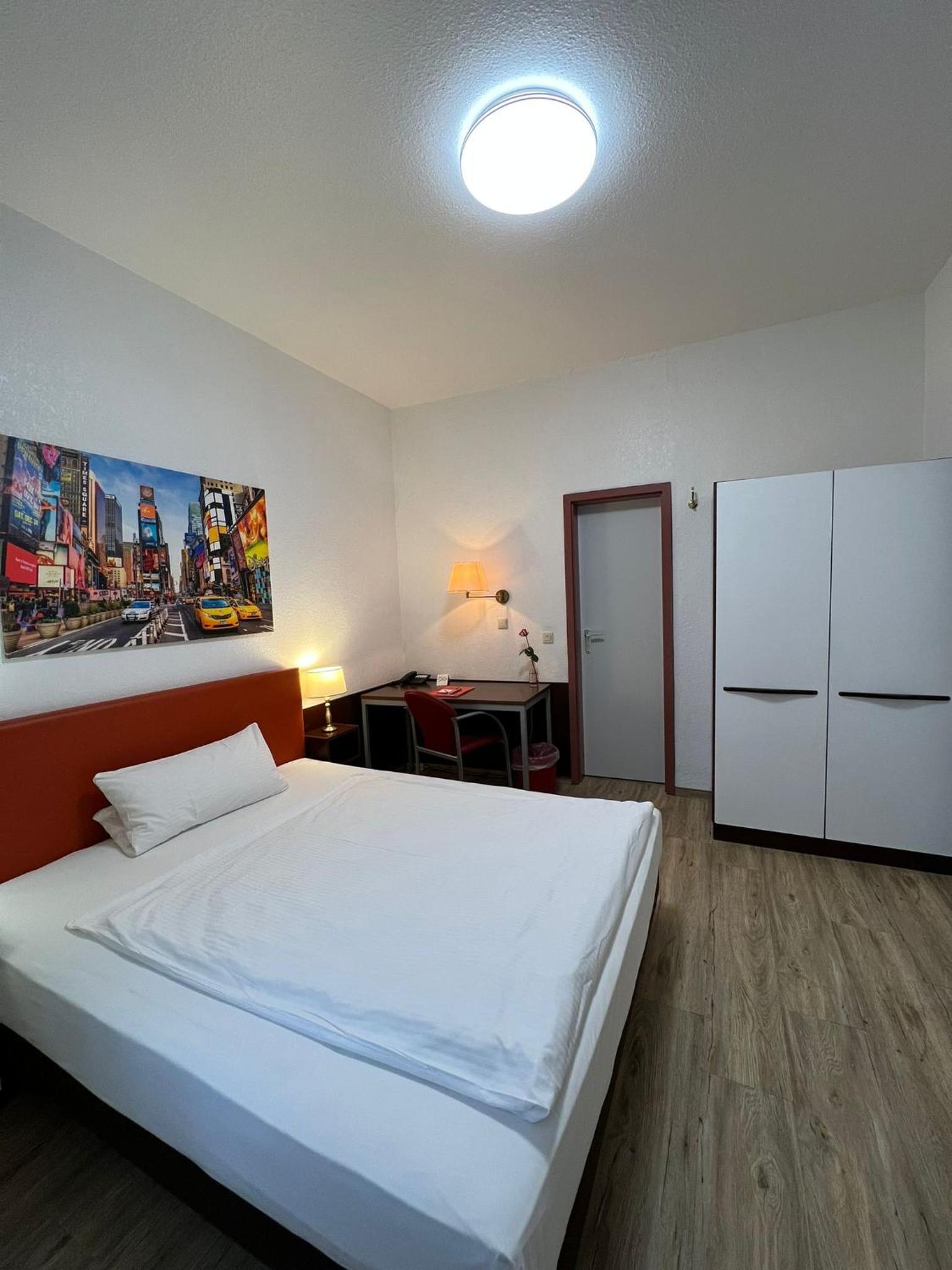 Single Room photo 2