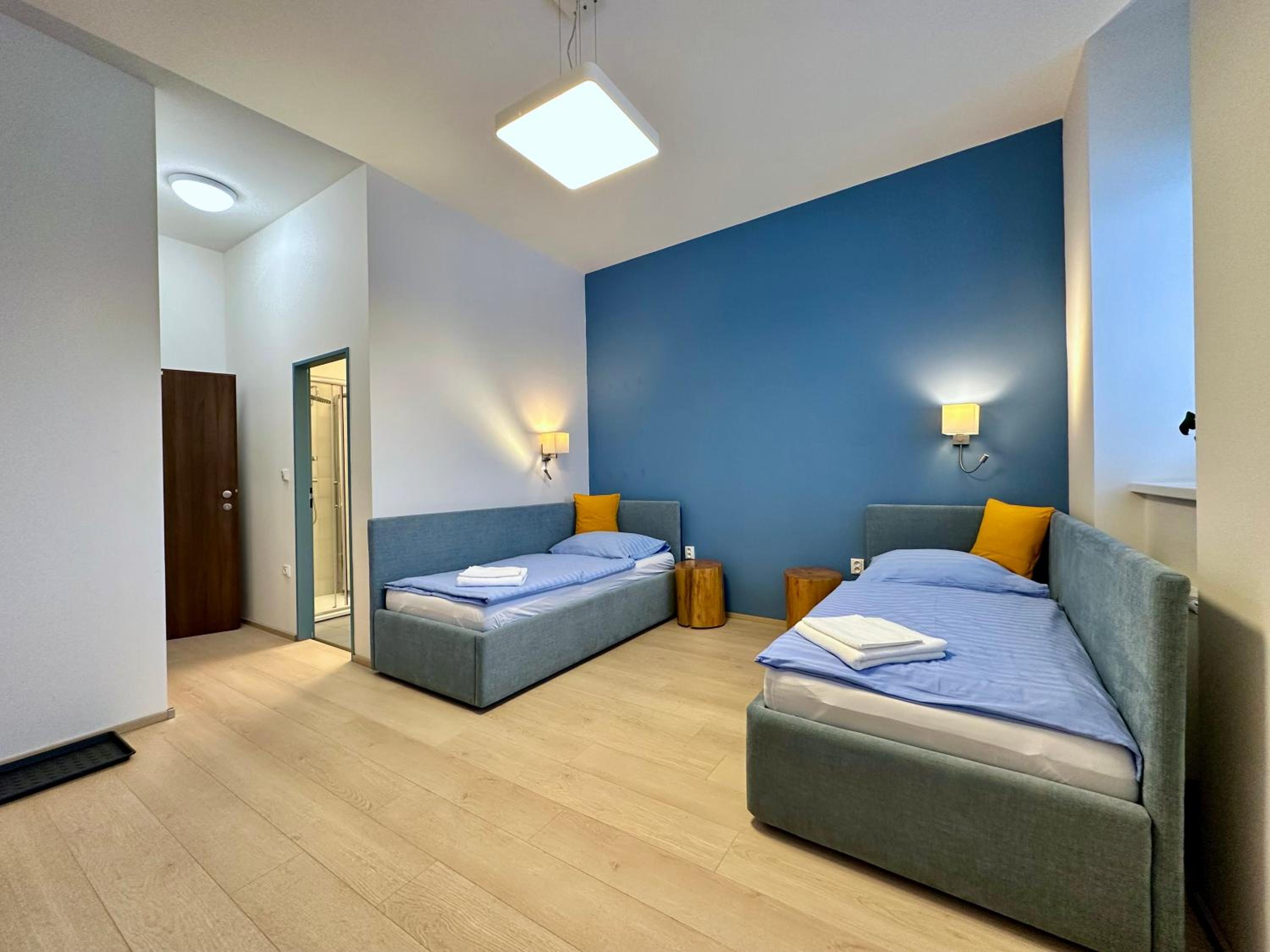 Twin Room with Bathroom - Photo 10