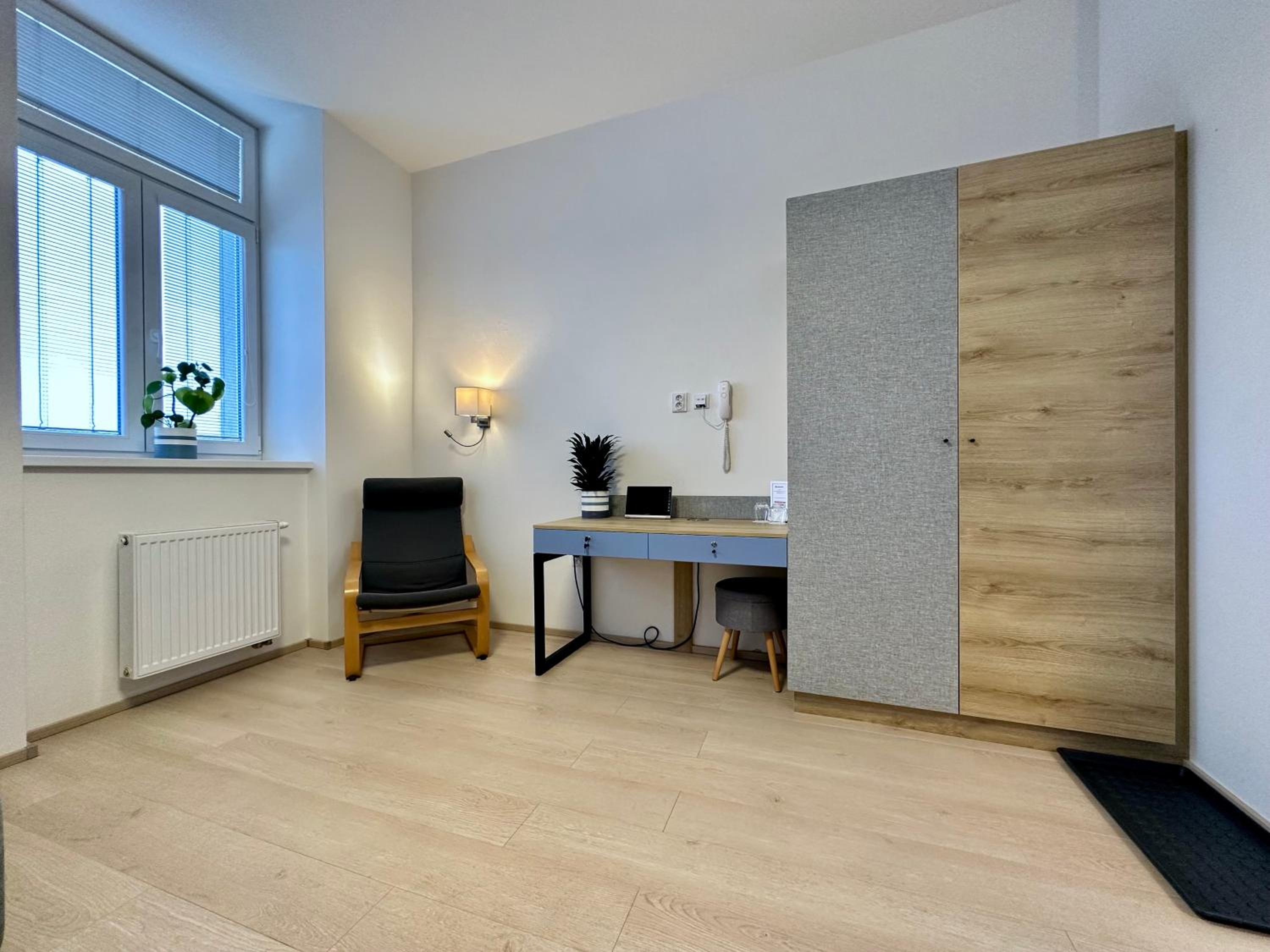 Twin Room with Bathroom - Photo 9