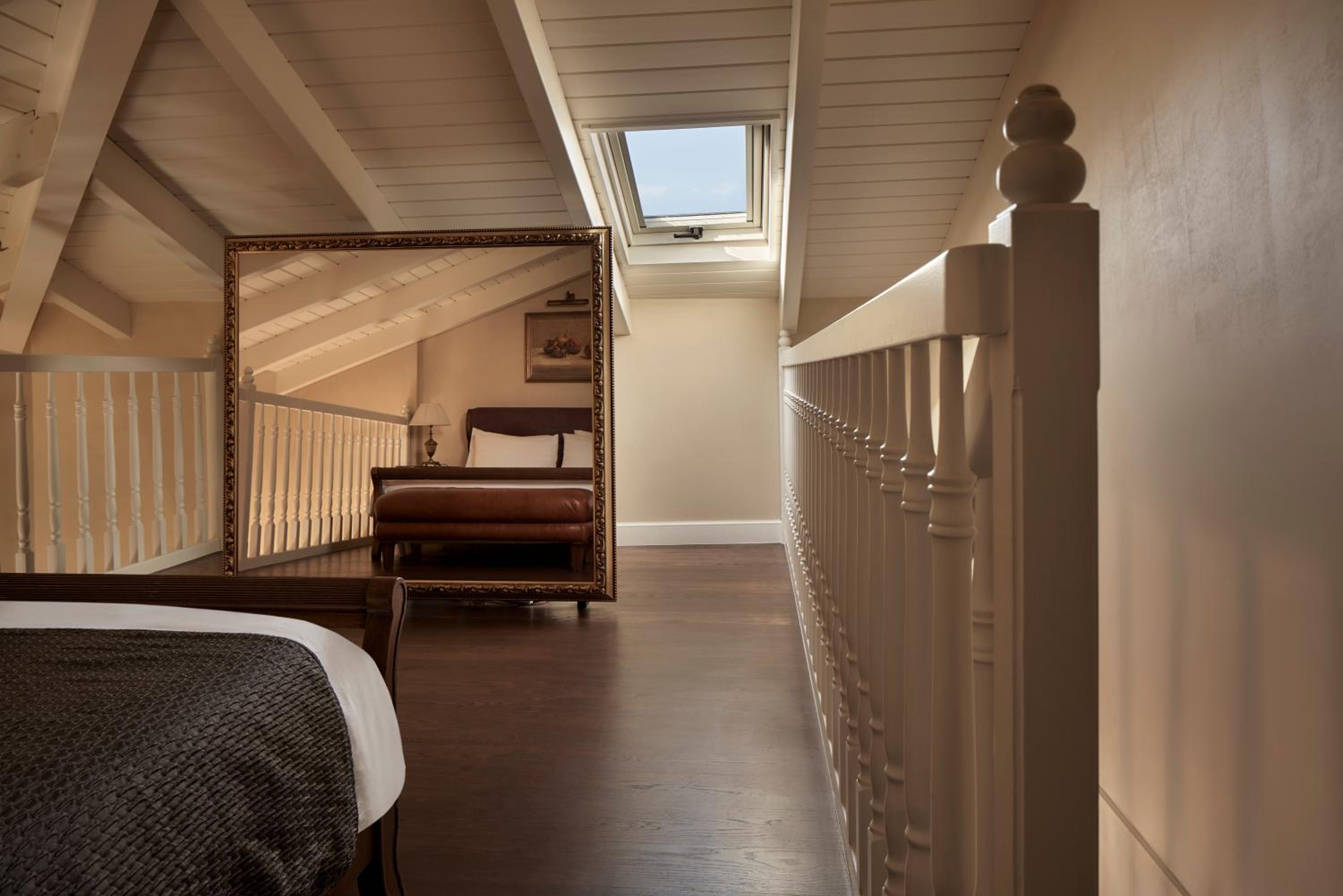  Suite with Fireplace and Partial Sea View - Split Level photo 2