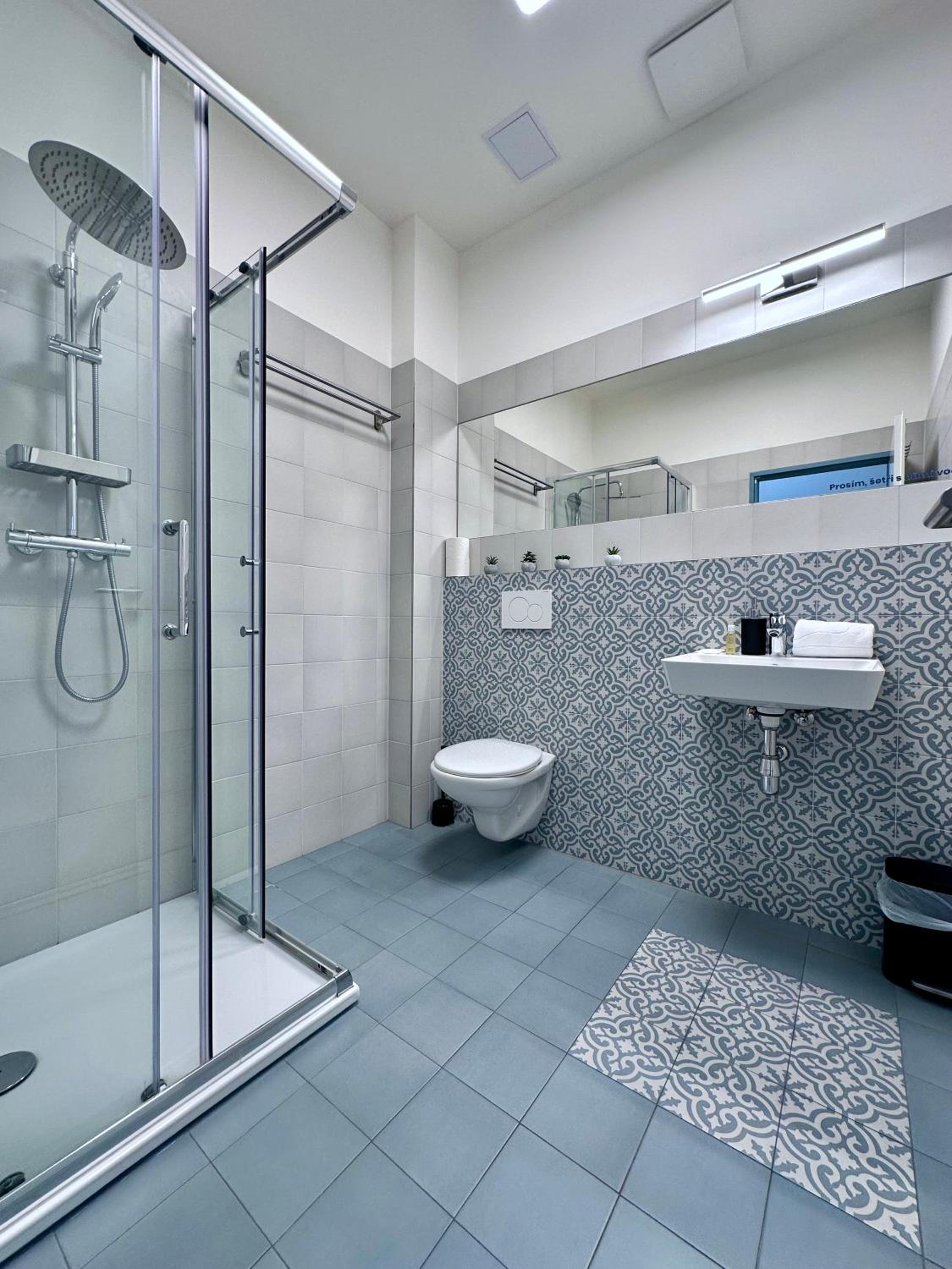 Twin Room with Bathroom - Photo 7