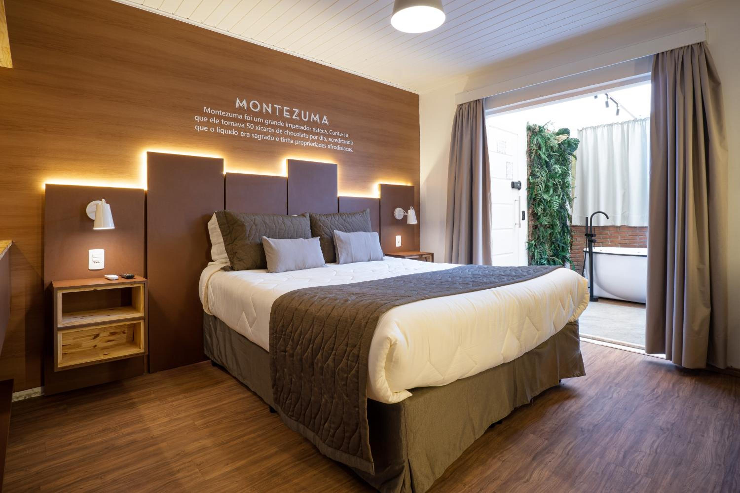 Queen Room with Spa Bath