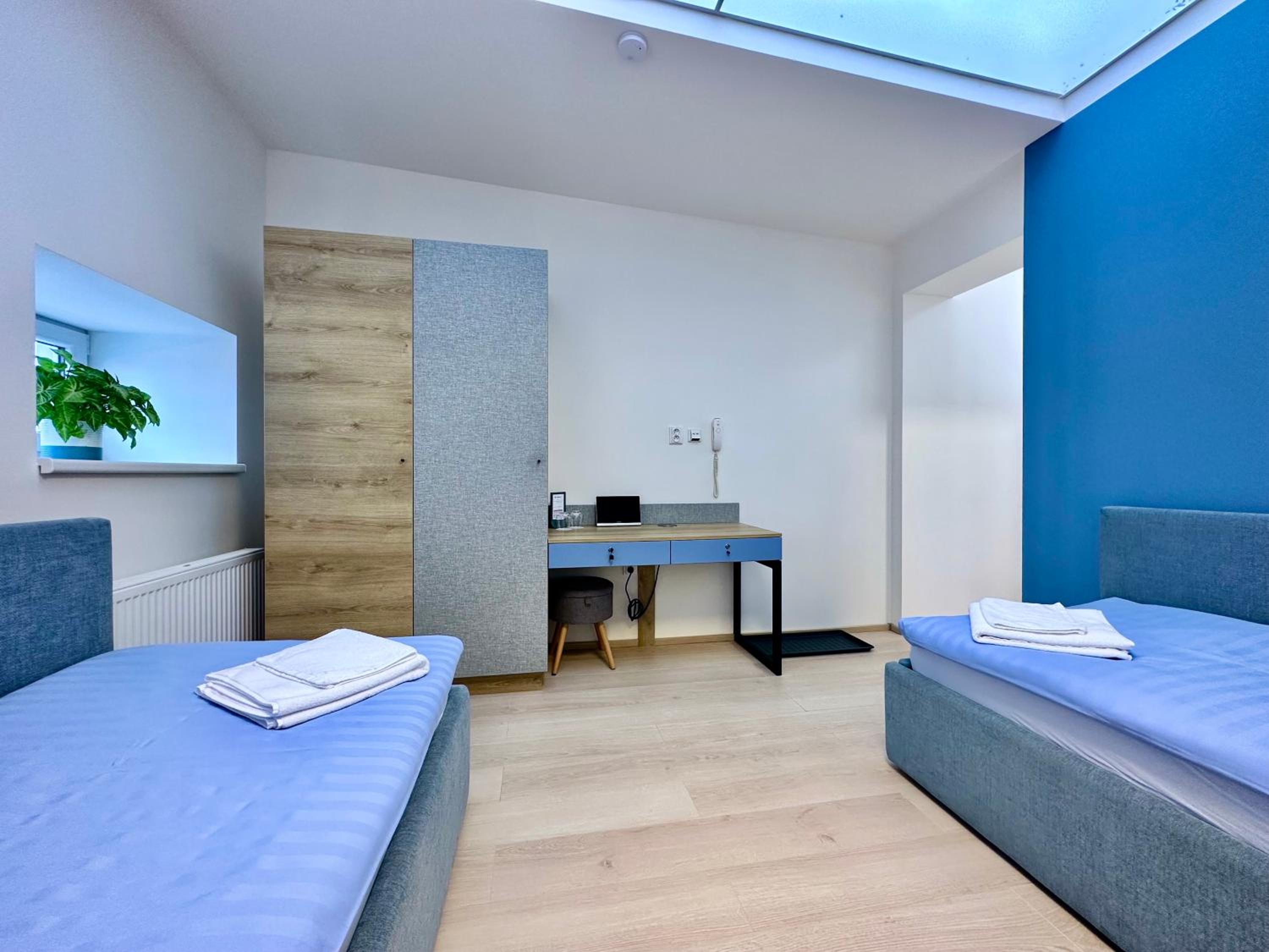Twin Room with Bathroom - Photo 2