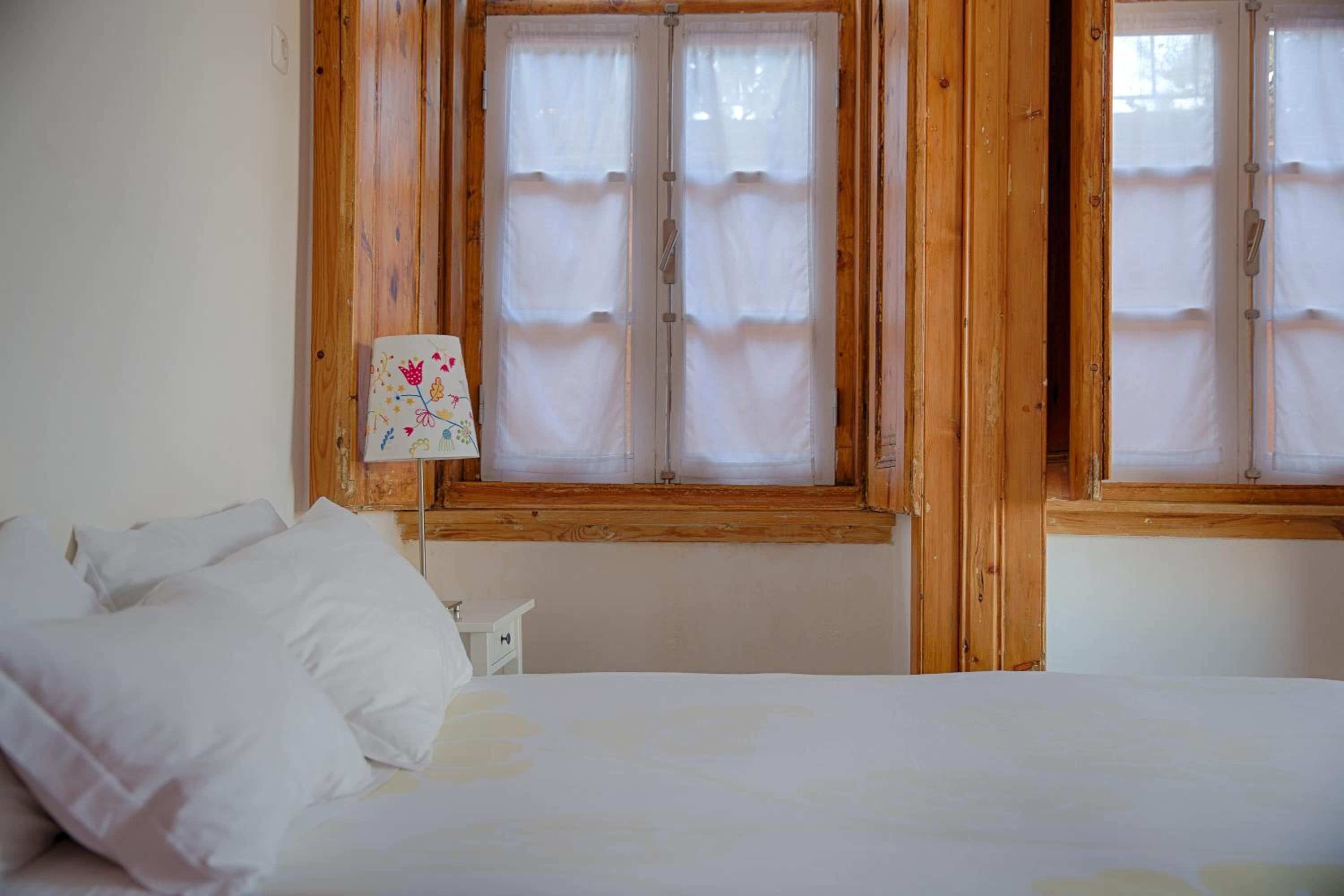 Double Room with Shared Bathroom photo 2