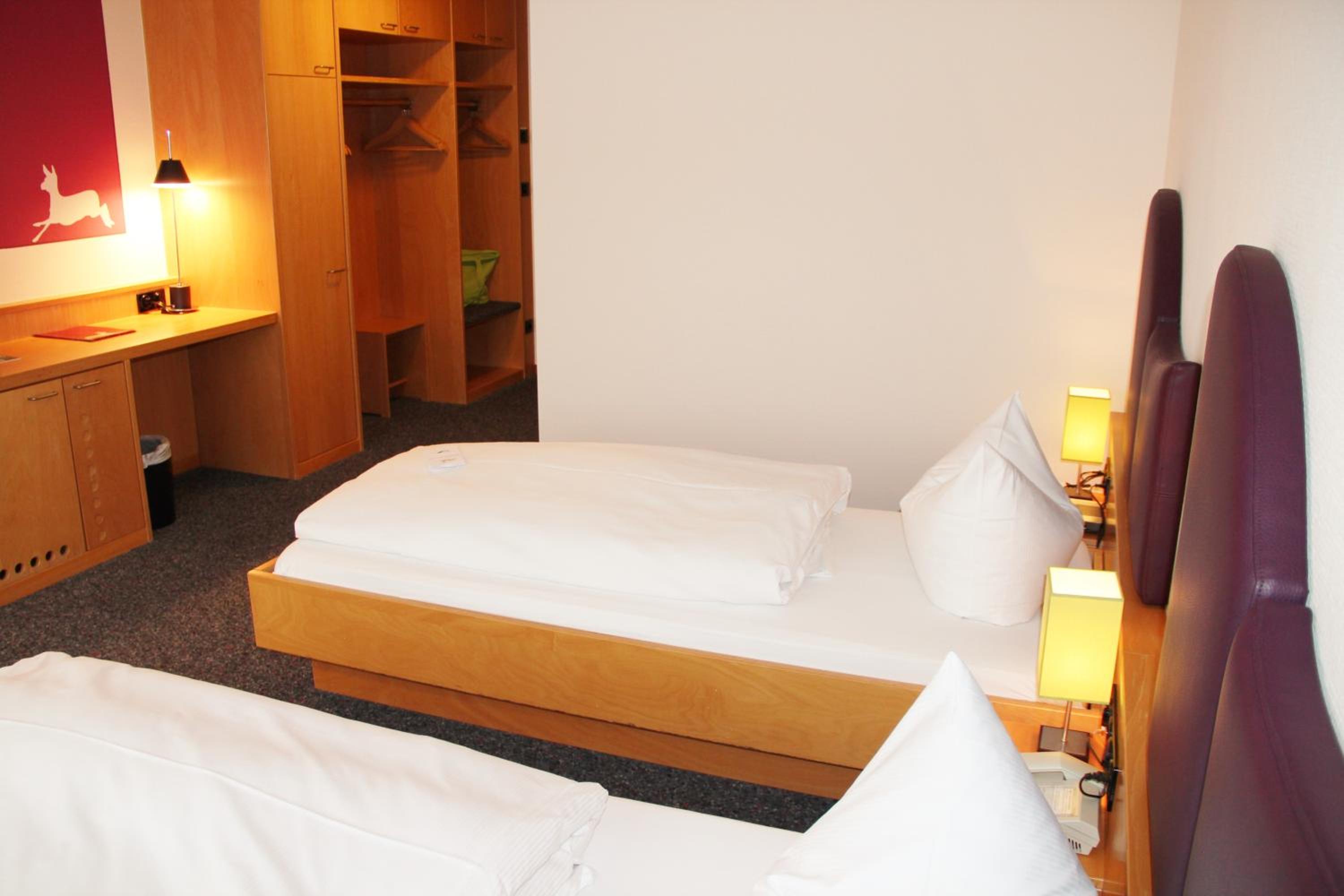 Twin Room - Disability Access photo 1