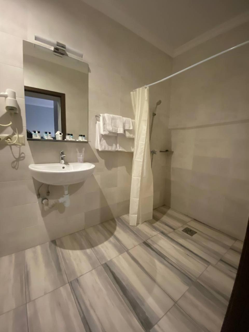One-Bedroom Suite photo 2
