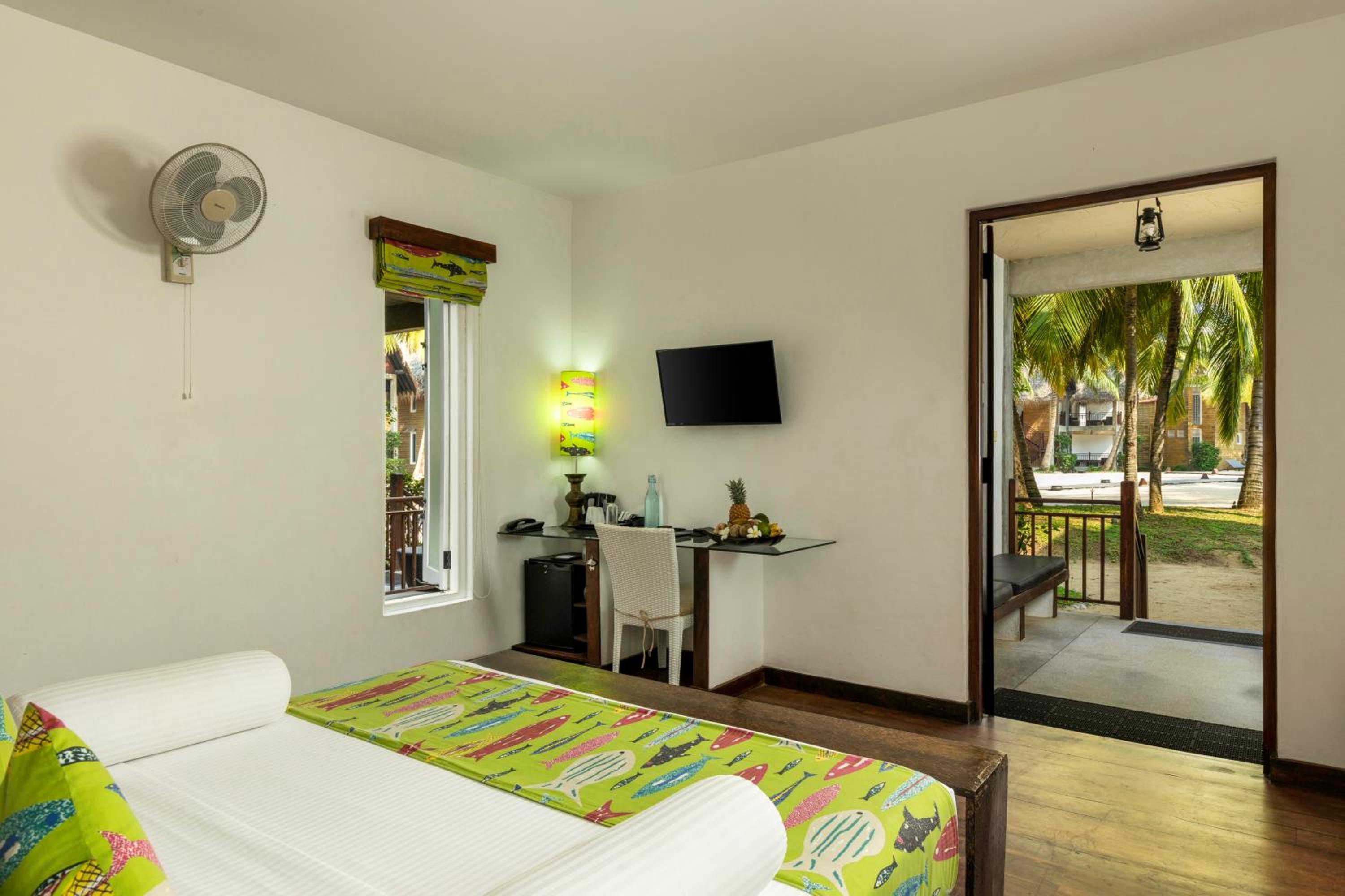 Deluxe Room with a unique Yaara Tea experience and enjoy complimentary access to the Night Club, Karaoke, and Foosball. photo 2