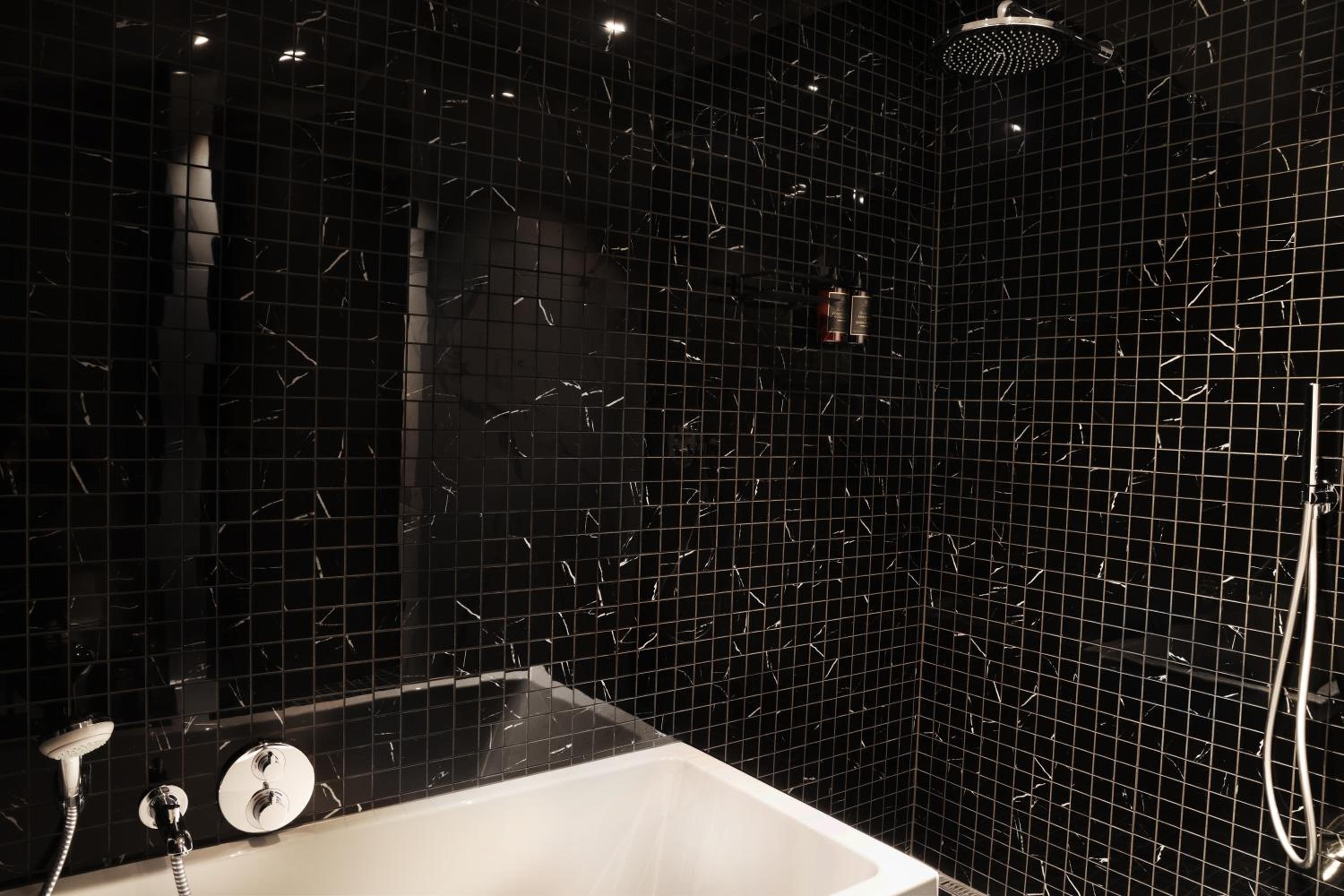 Executive Suite - Photo 6