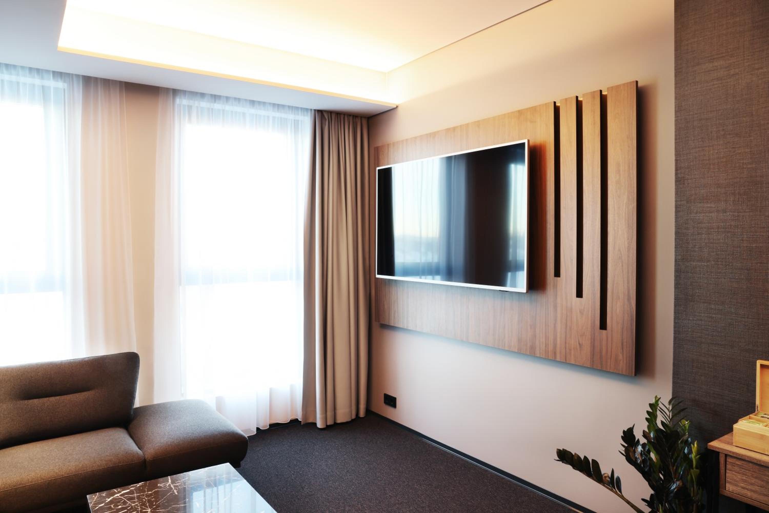 Executive Suite - Photo 4