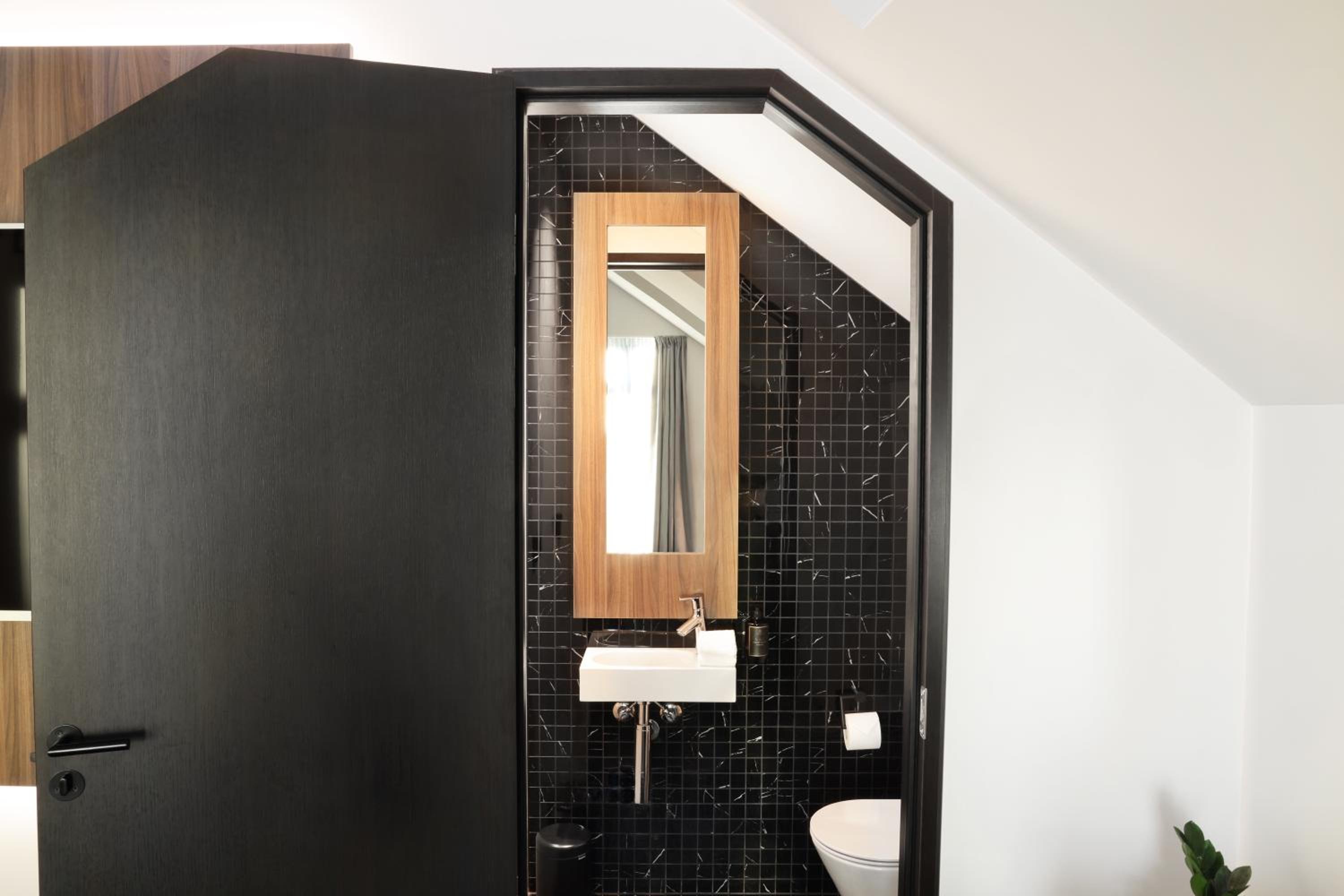 Suite - Photo 9