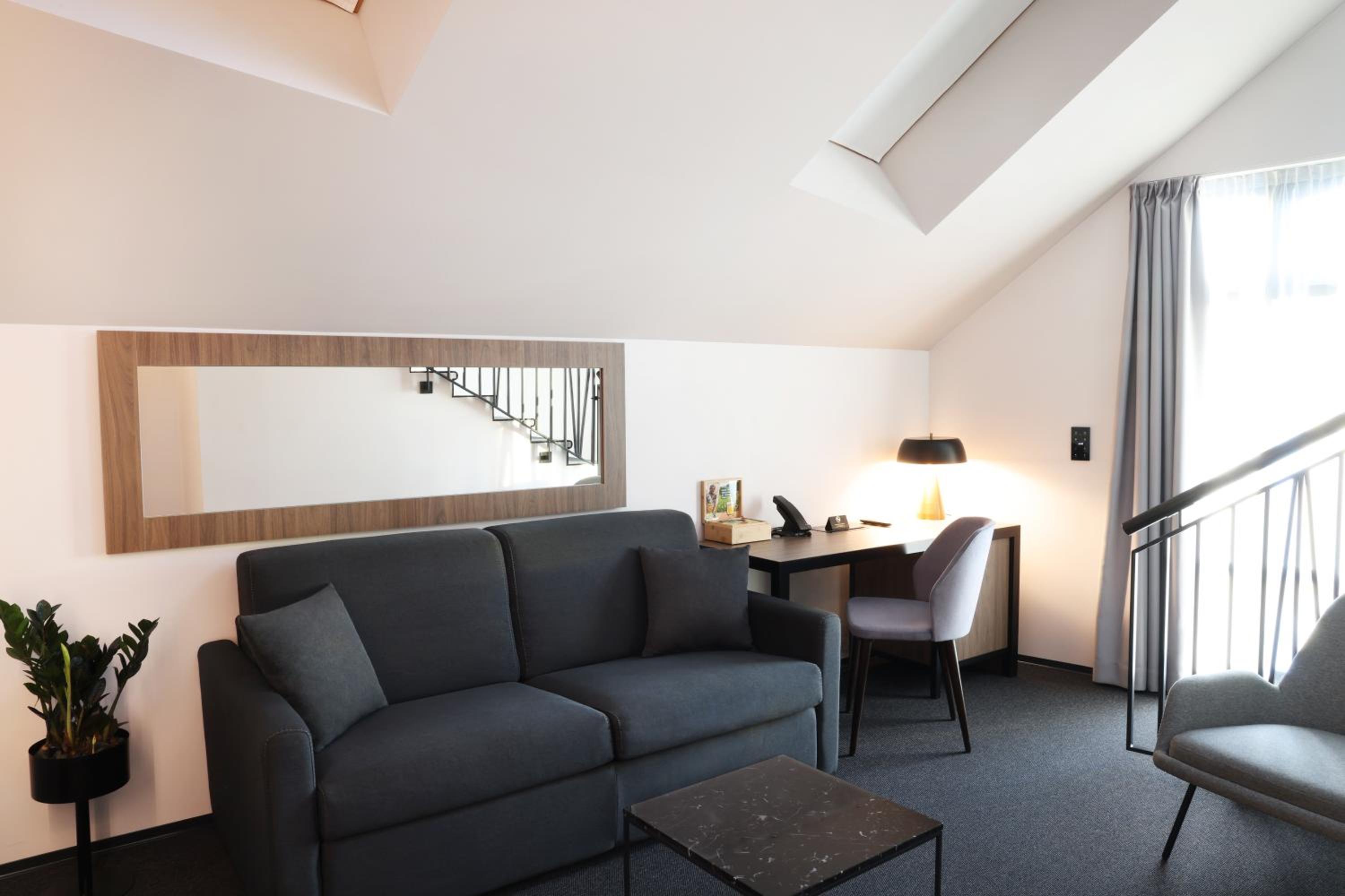 Suite - Photo 5