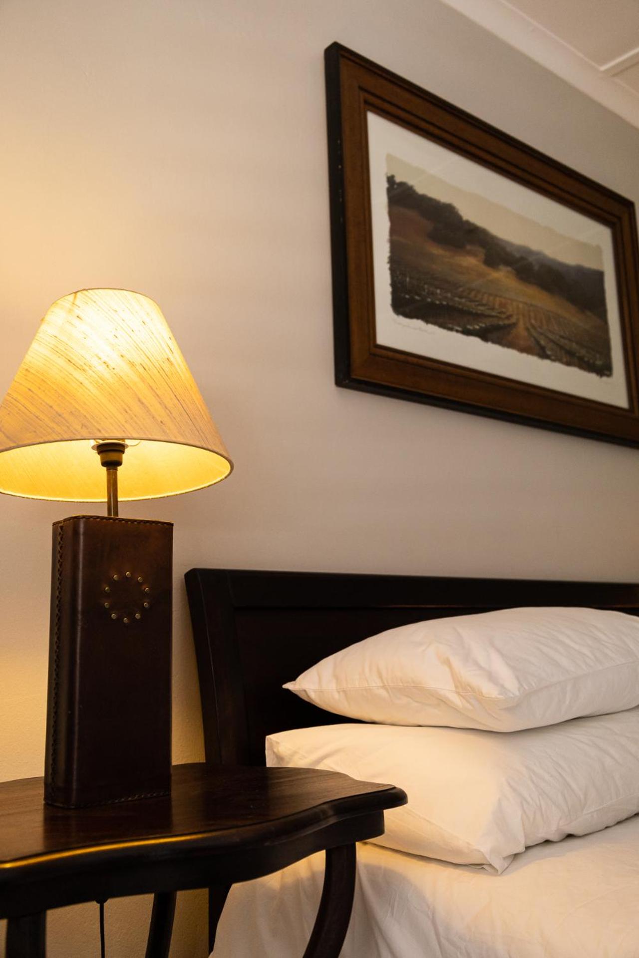 Standard King Room - Photo 4