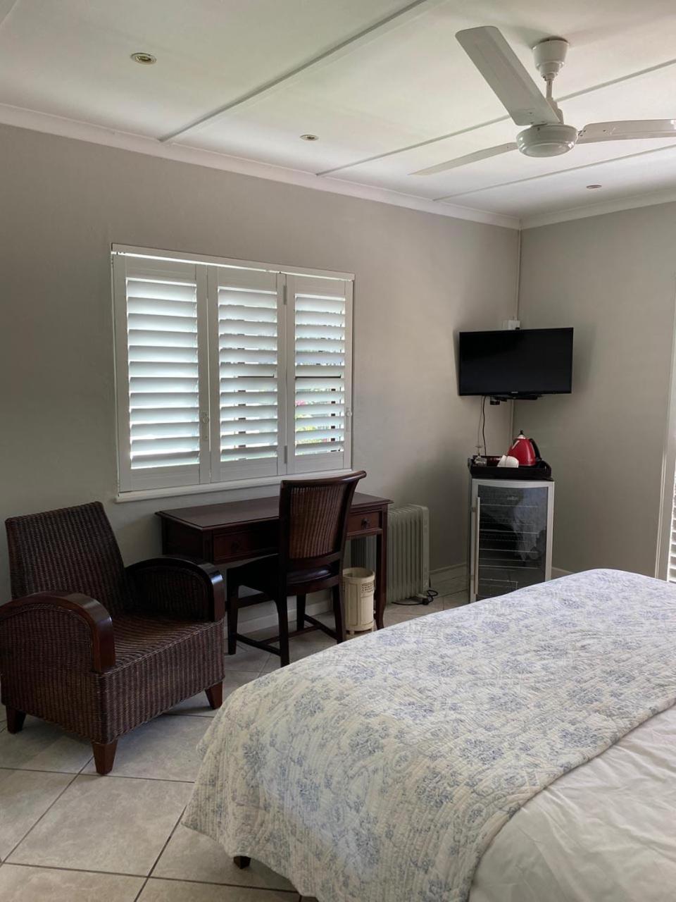 Standard King Room - Photo 6