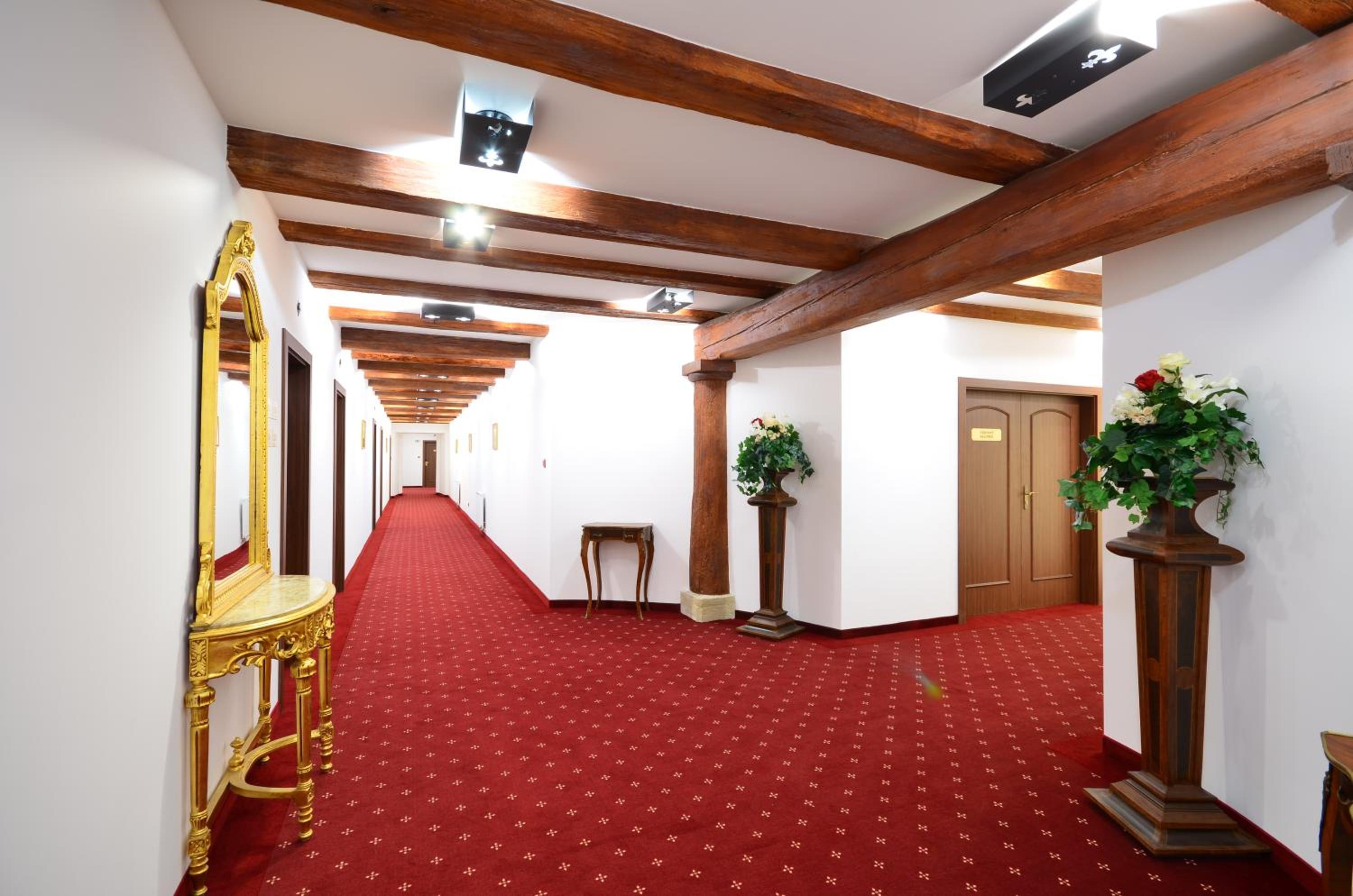 Double or Twin Room with Private Bathroom - Photo 2