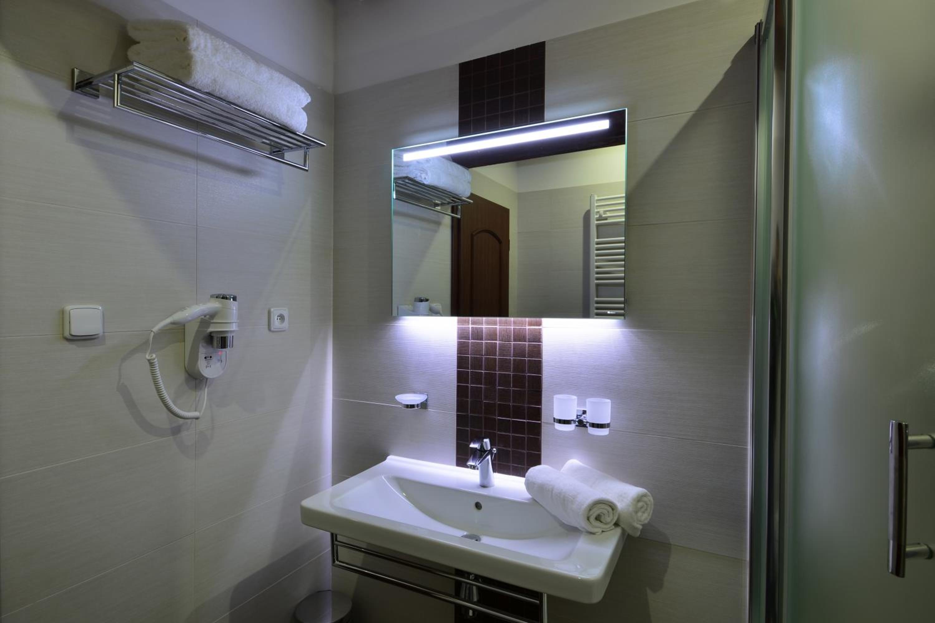 Triple Room with Bathroom - Photo 7