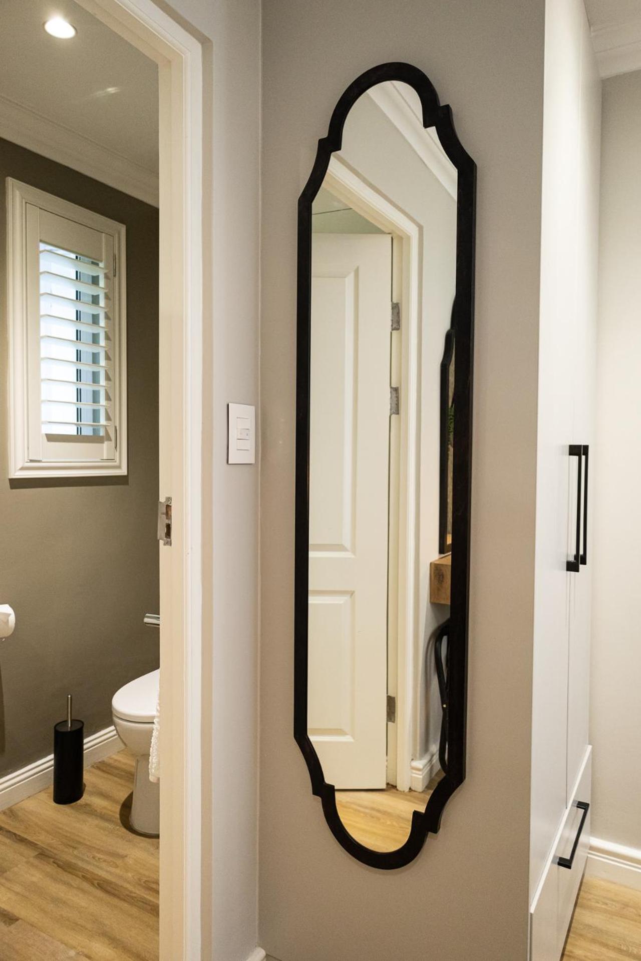 Deluxe Queen Room - Photo 16