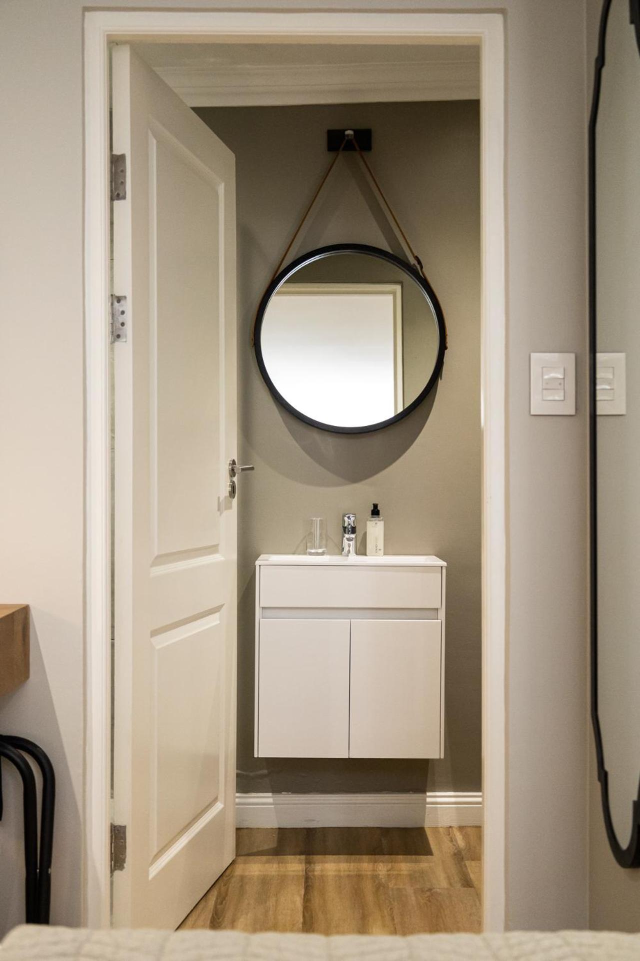 Deluxe Queen Room - Photo 17
