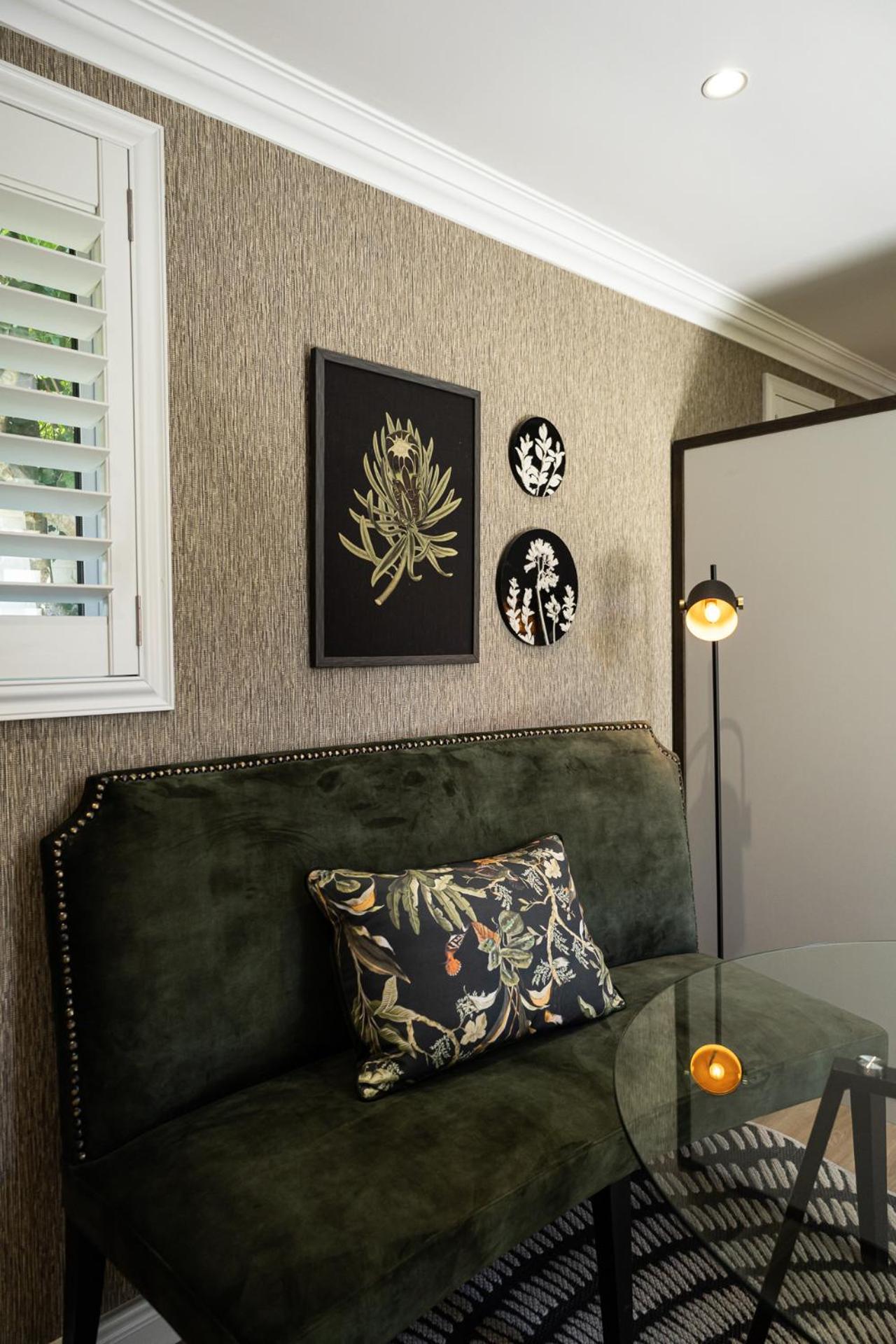 Deluxe Queen Room - Photo 7