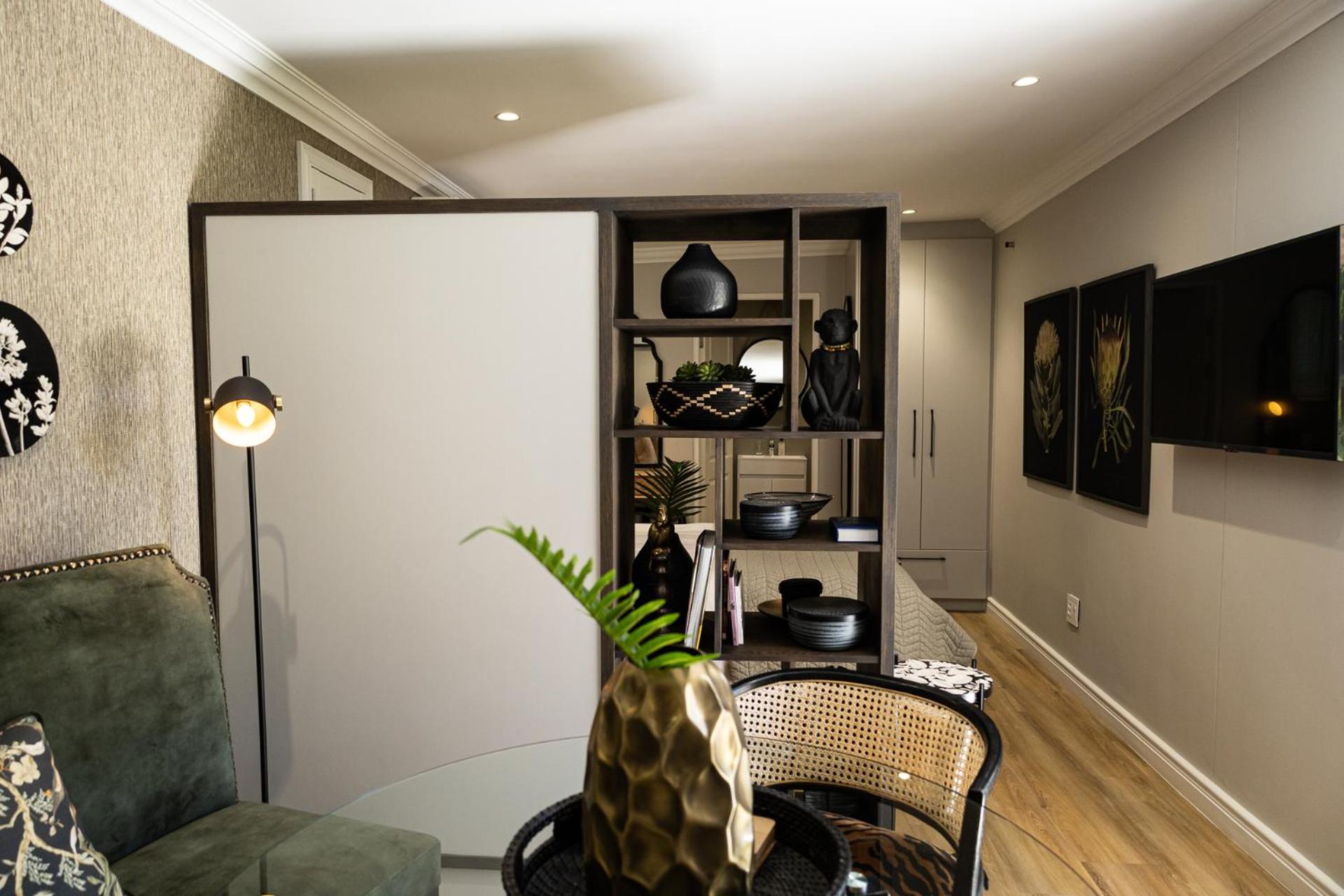 Deluxe Queen Room - Photo 8