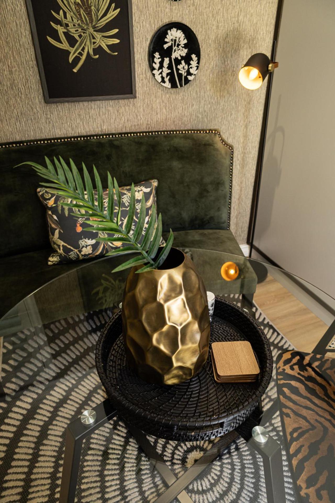 Deluxe Queen Room - Photo 10