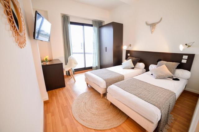 Twin Room with Balcony - Photo 1