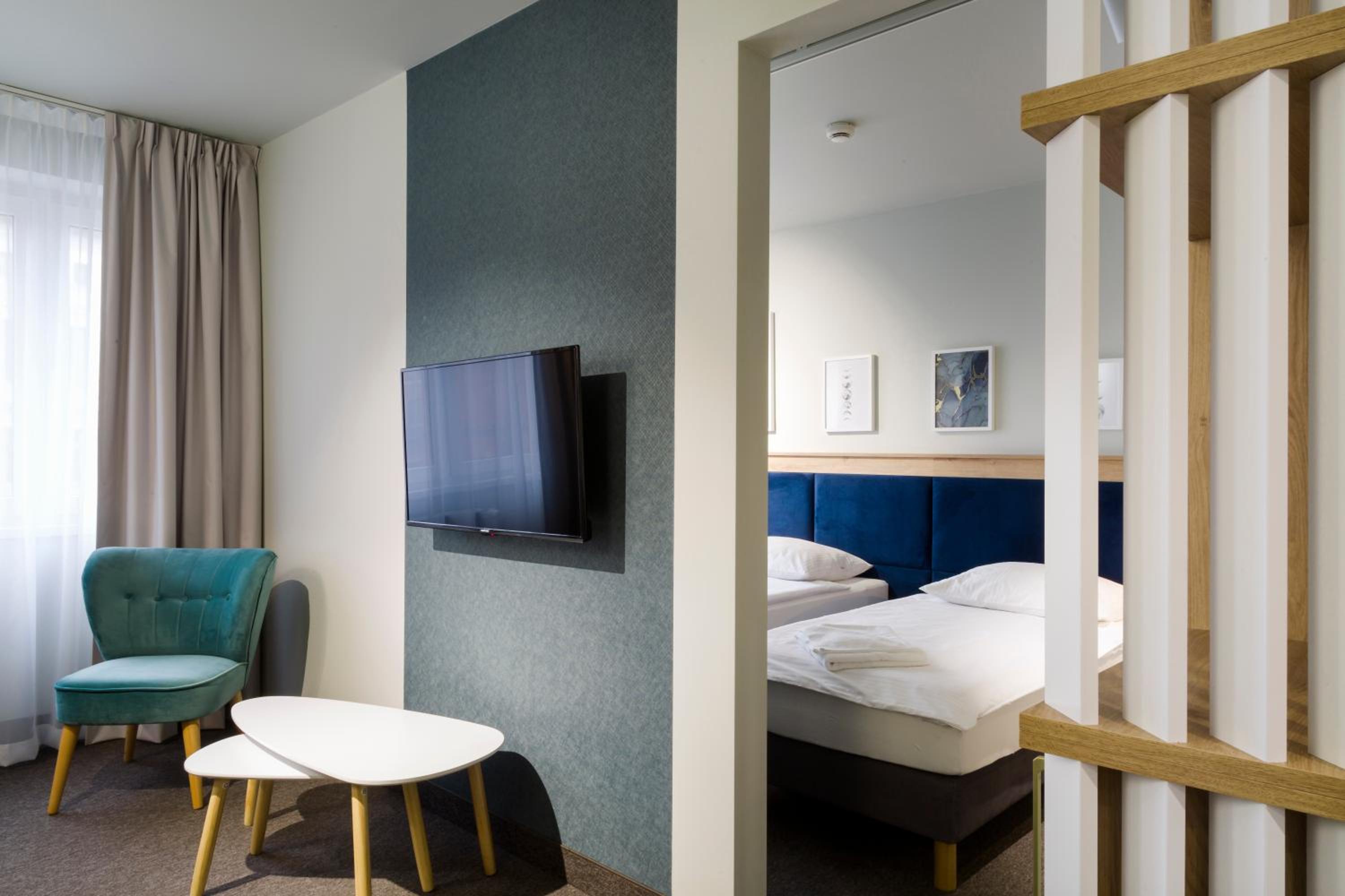 Deluxe Triple Room thumbnail 6