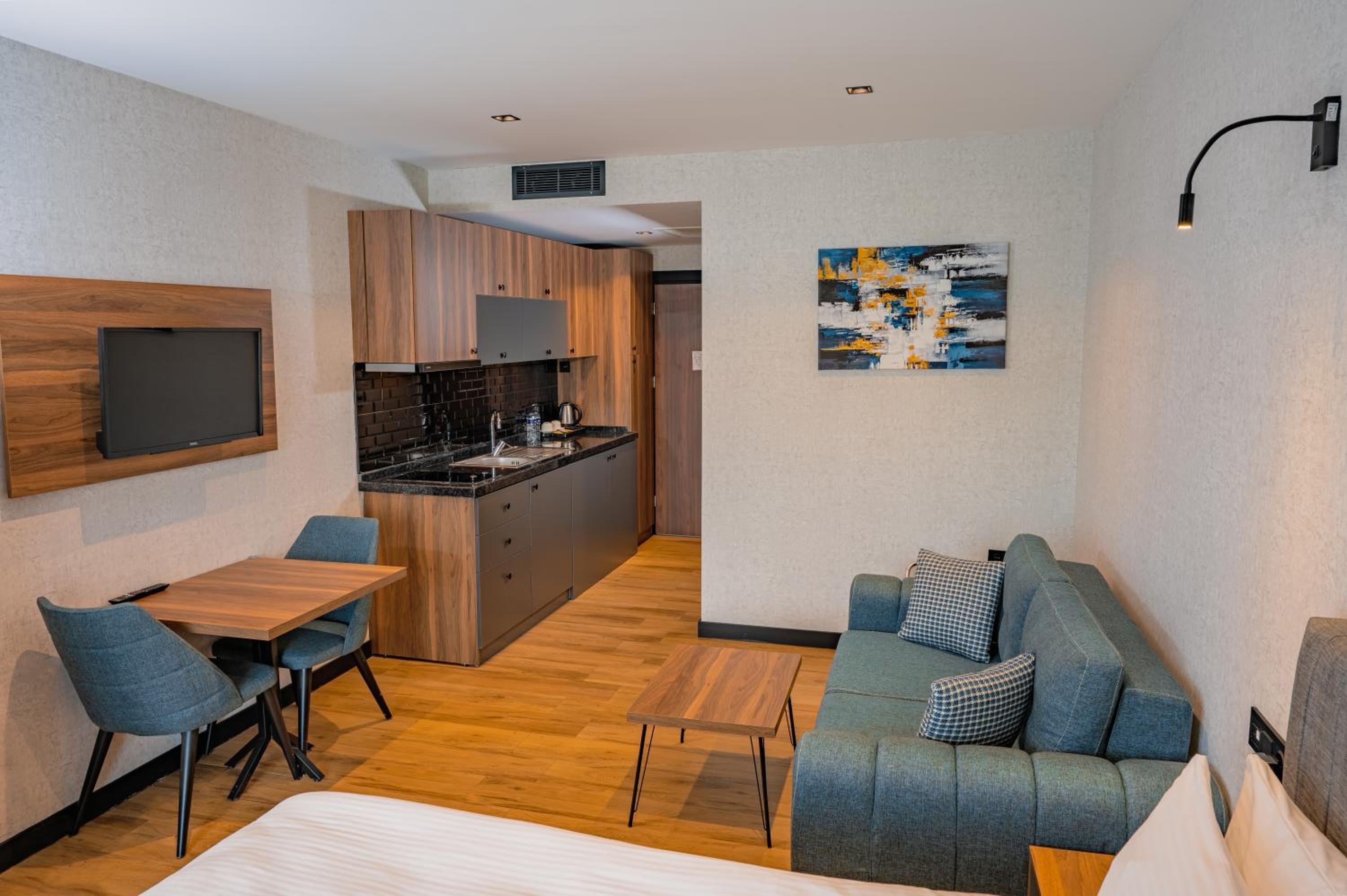 Deluxe Double Room with Balcony photo 3