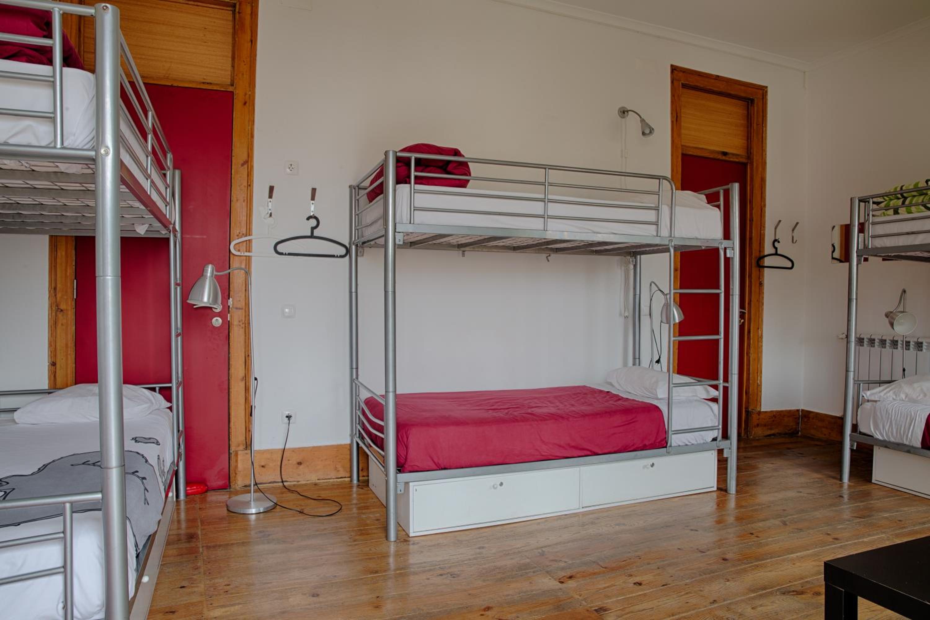Single Bed in Mixed Dormitory Room (6 Beds) photo 3