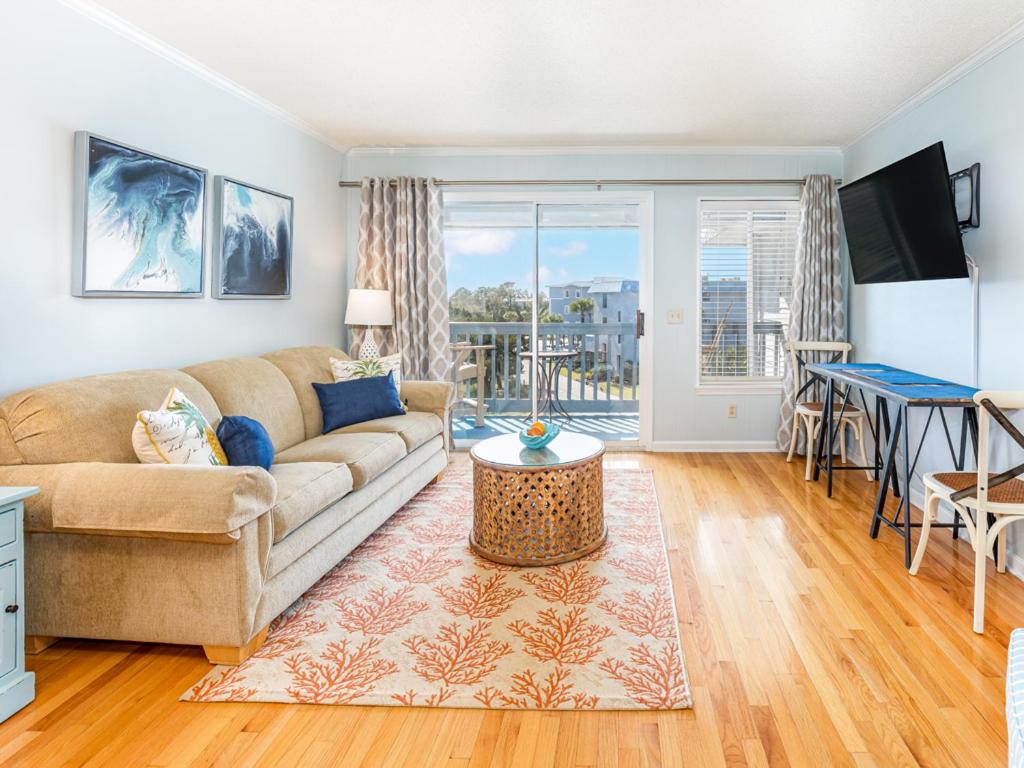 One-Bedroom Apartment with Balcony