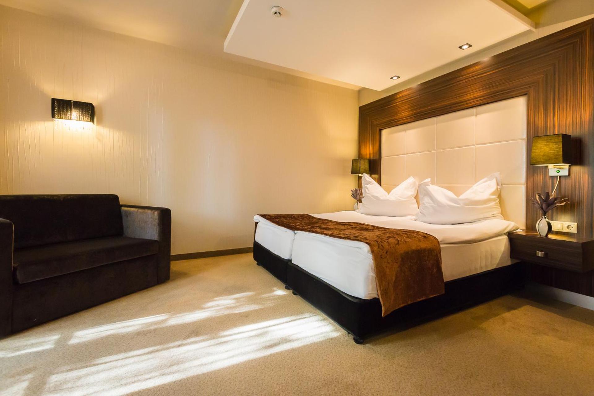 Standard Twin Room with balcony - Photo 2