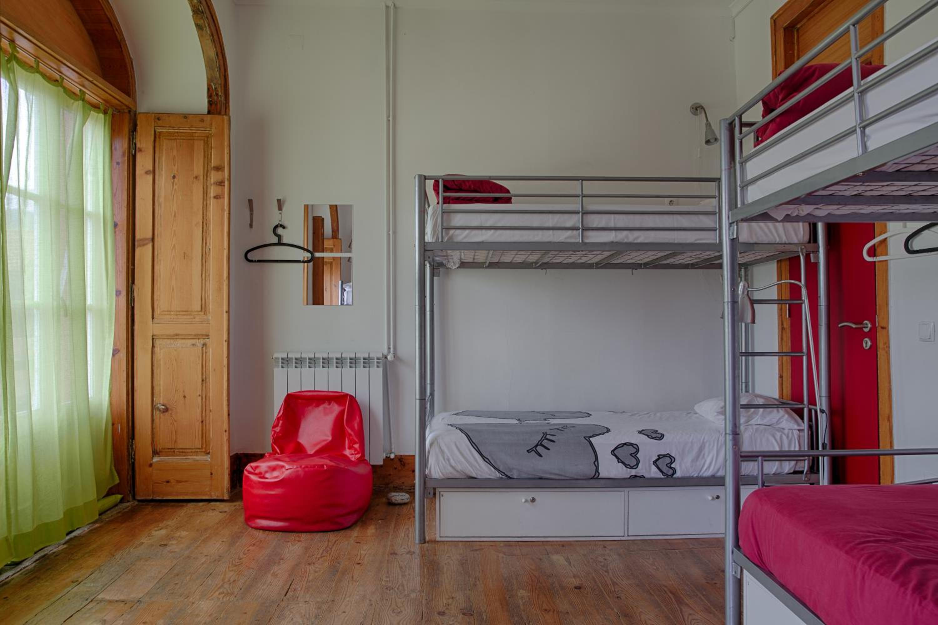 Single Bed in Mixed Dormitory Room (6 Beds) photo 2