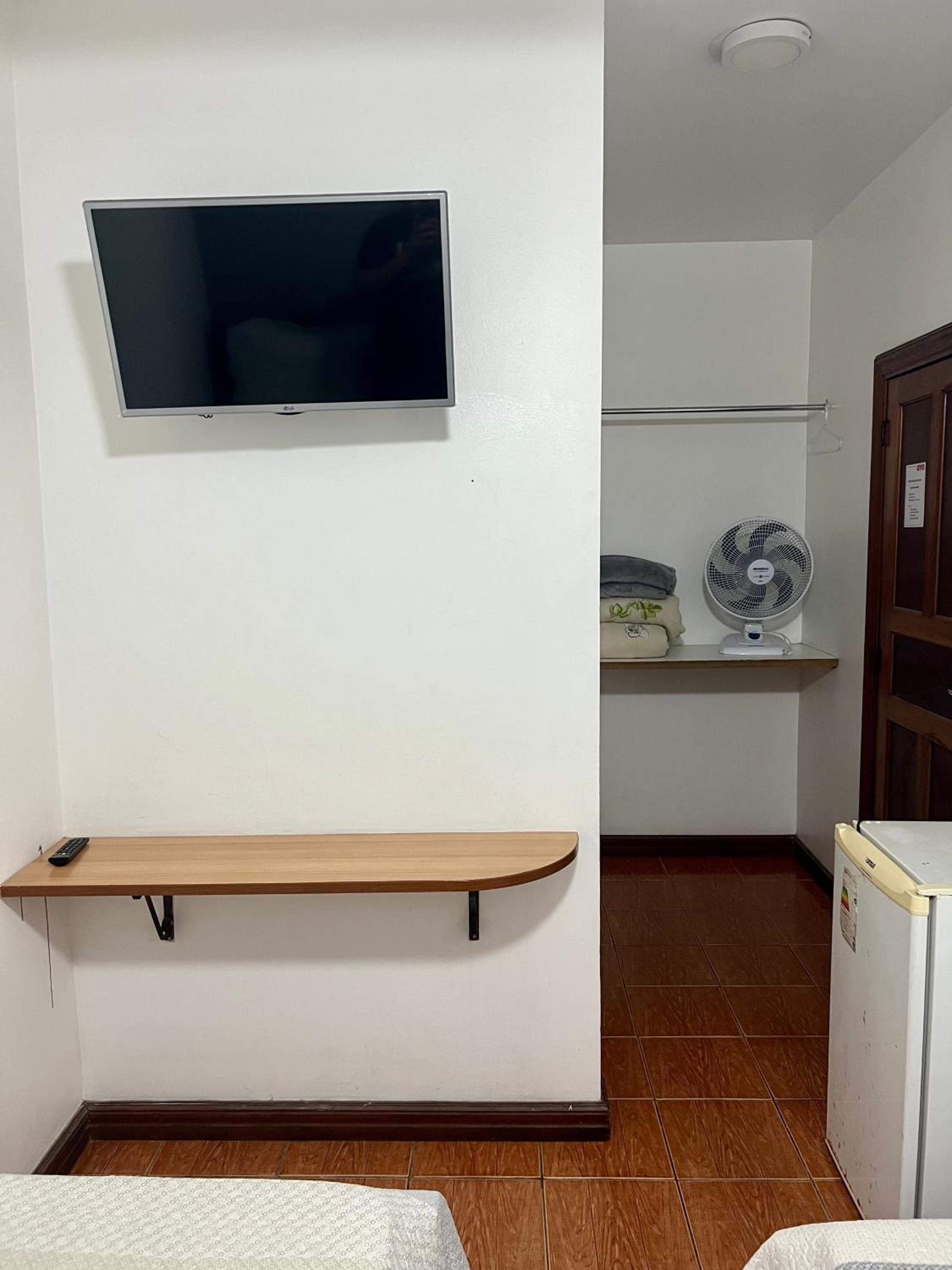 Twin Room - Photo 2