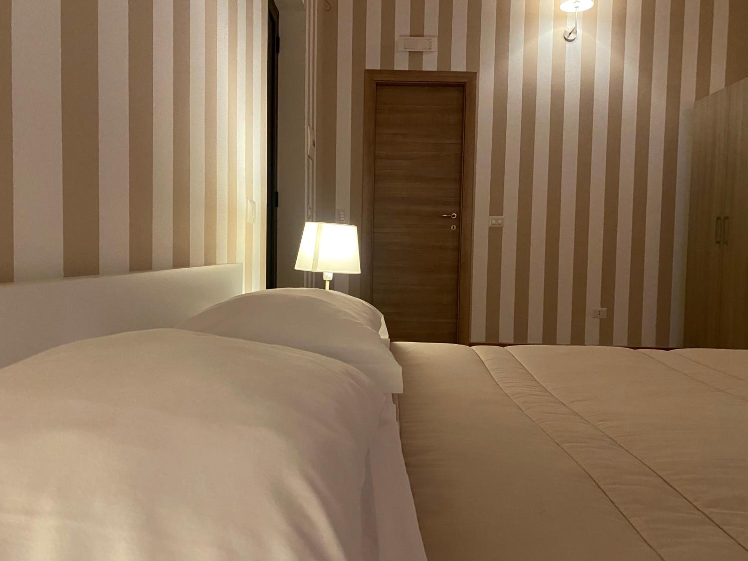 Deluxe Room - Photo 1