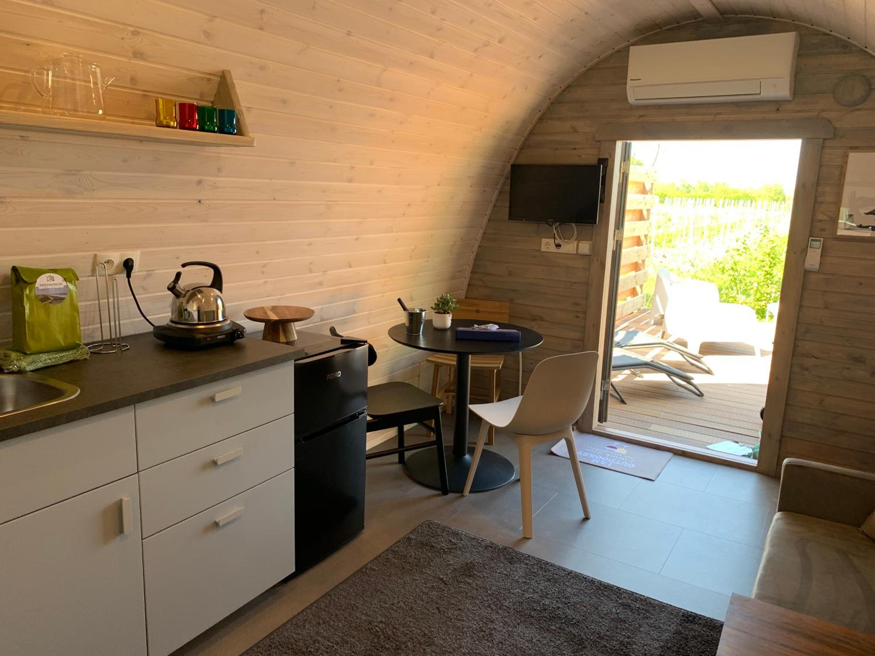 One-Bedroom House photo 1