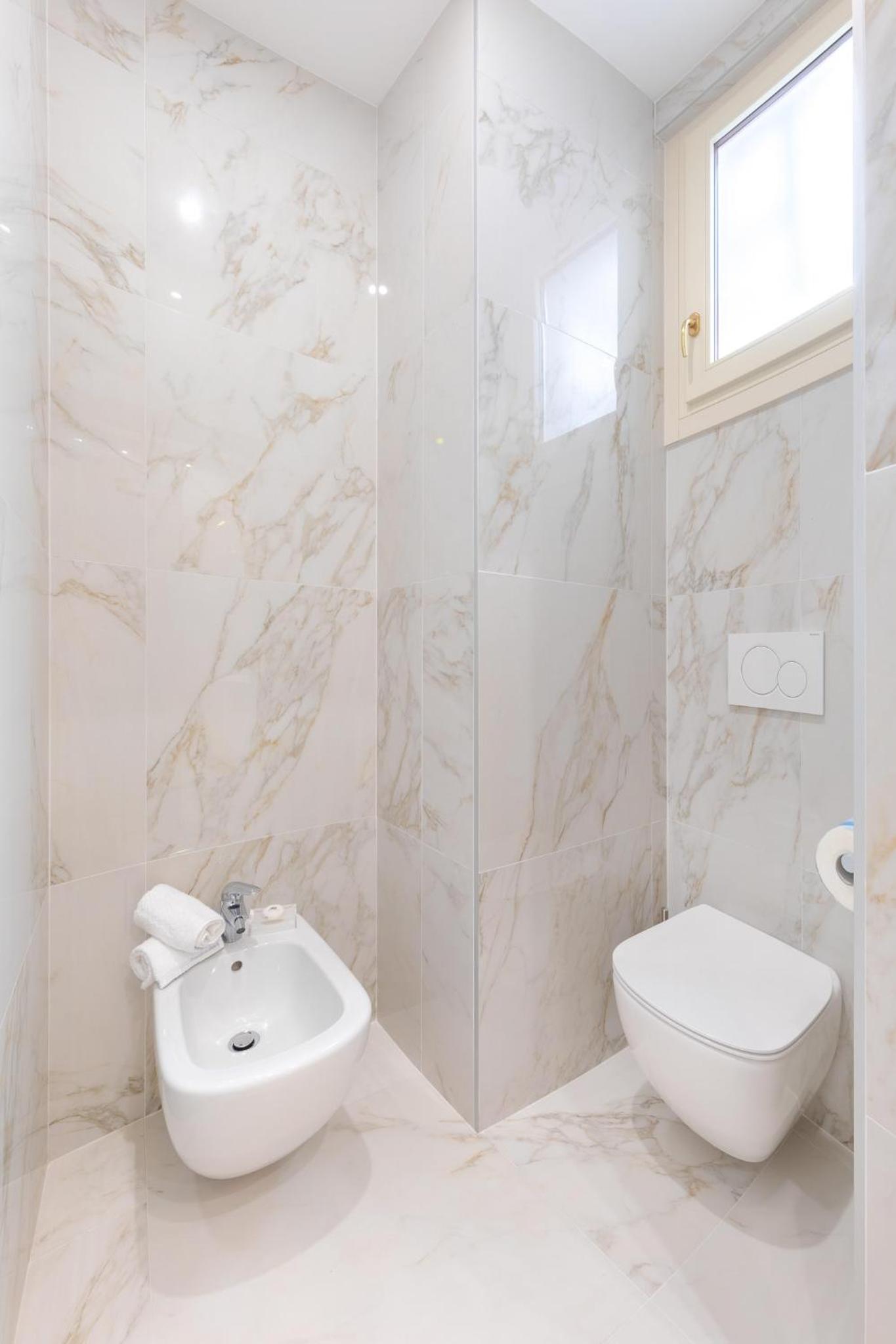 Superior Double Room with Private External Bathroom and Canal View photo 3