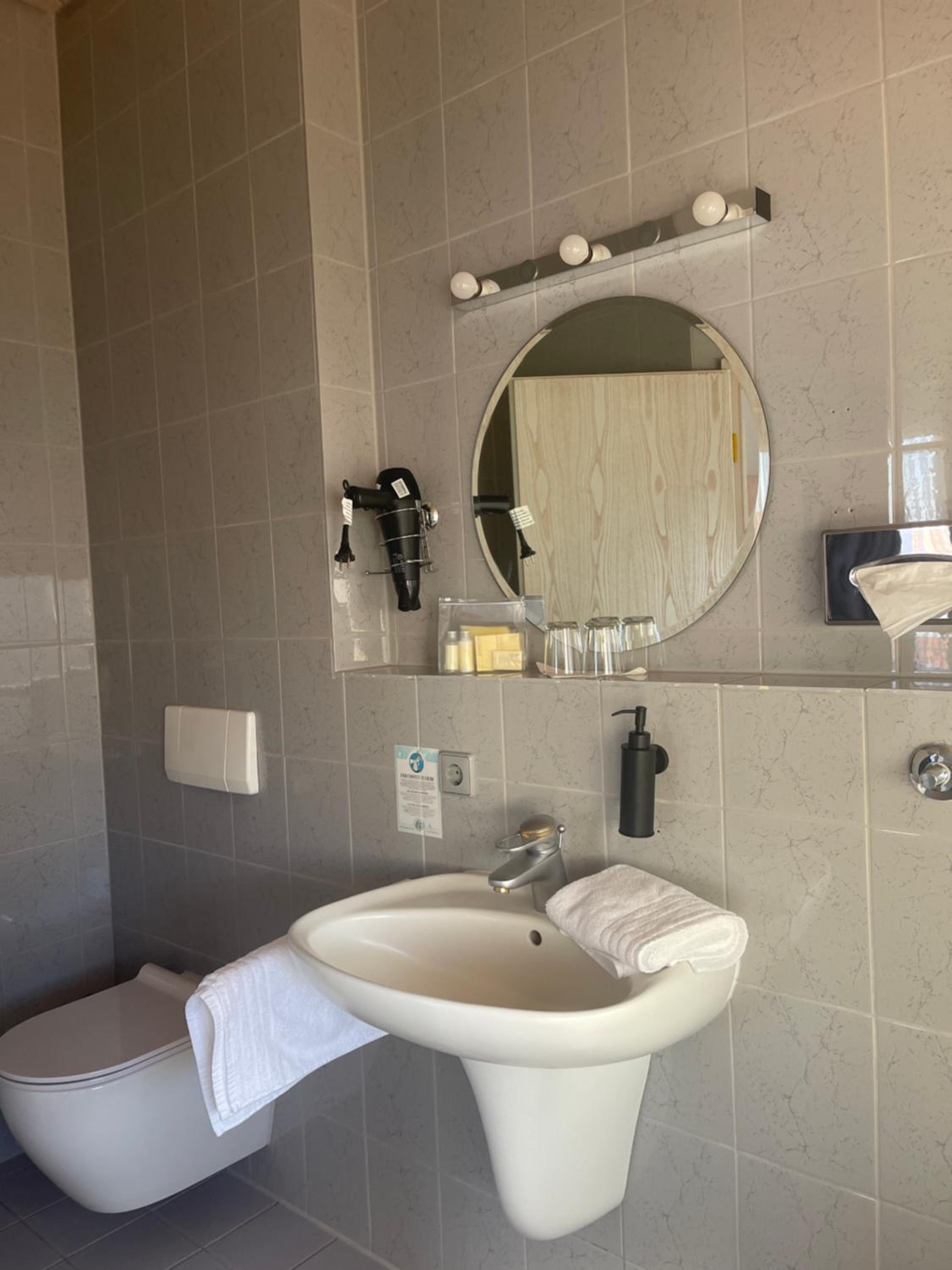 Deluxe Double Room with Bath photo 3