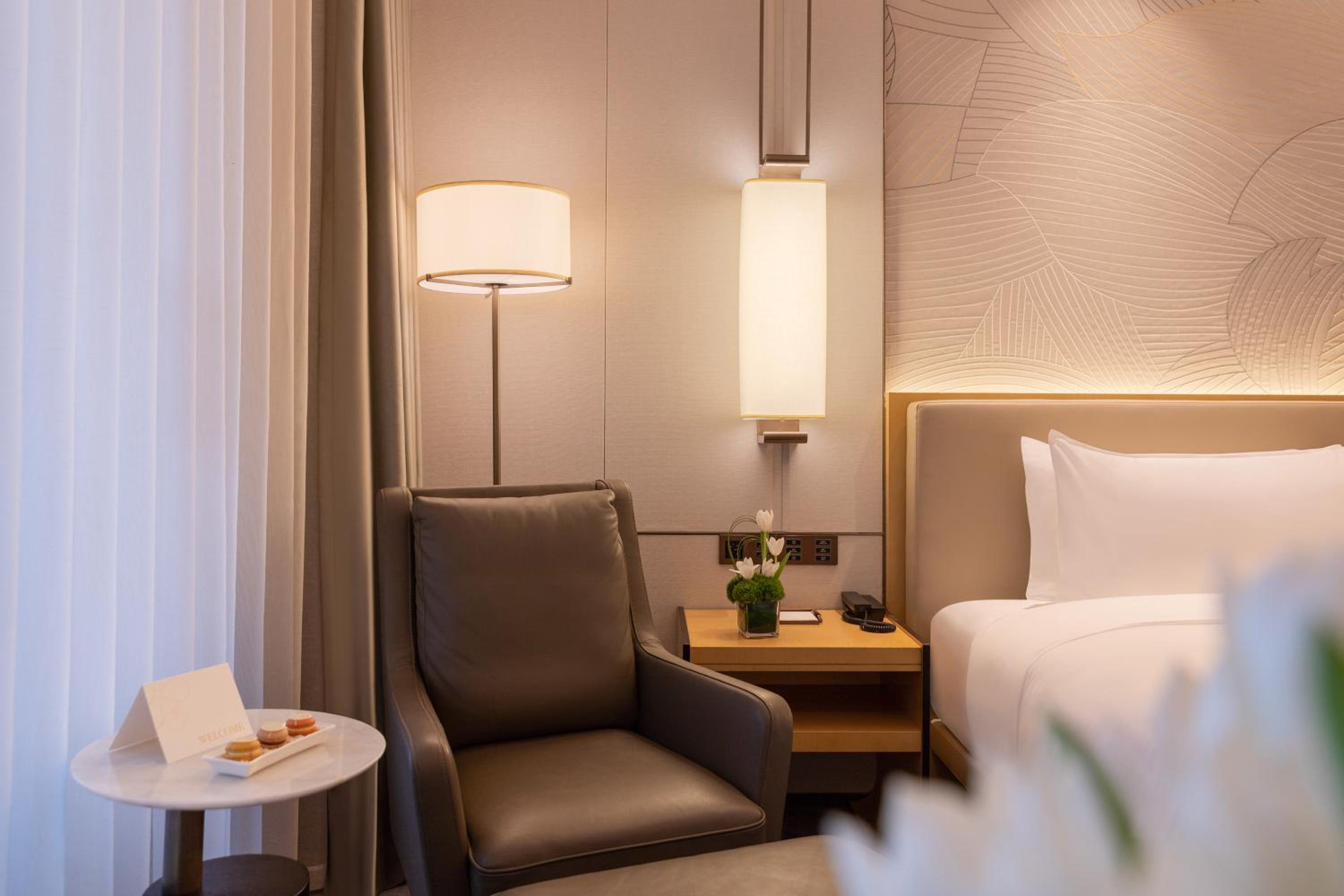 Premium Room with Balcony Garden View - Photo 5