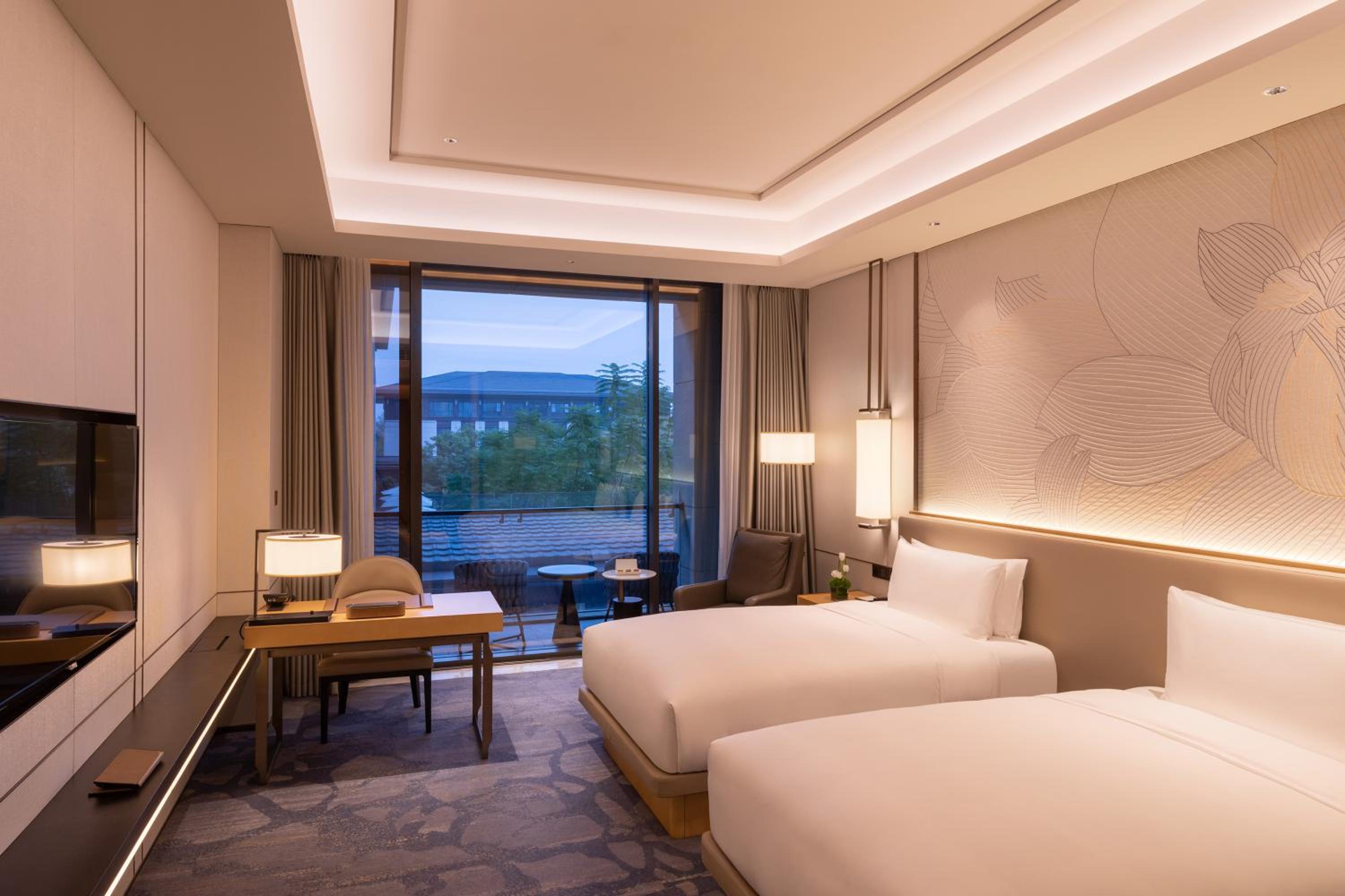 Classic Room with Balcony - Photo 7
