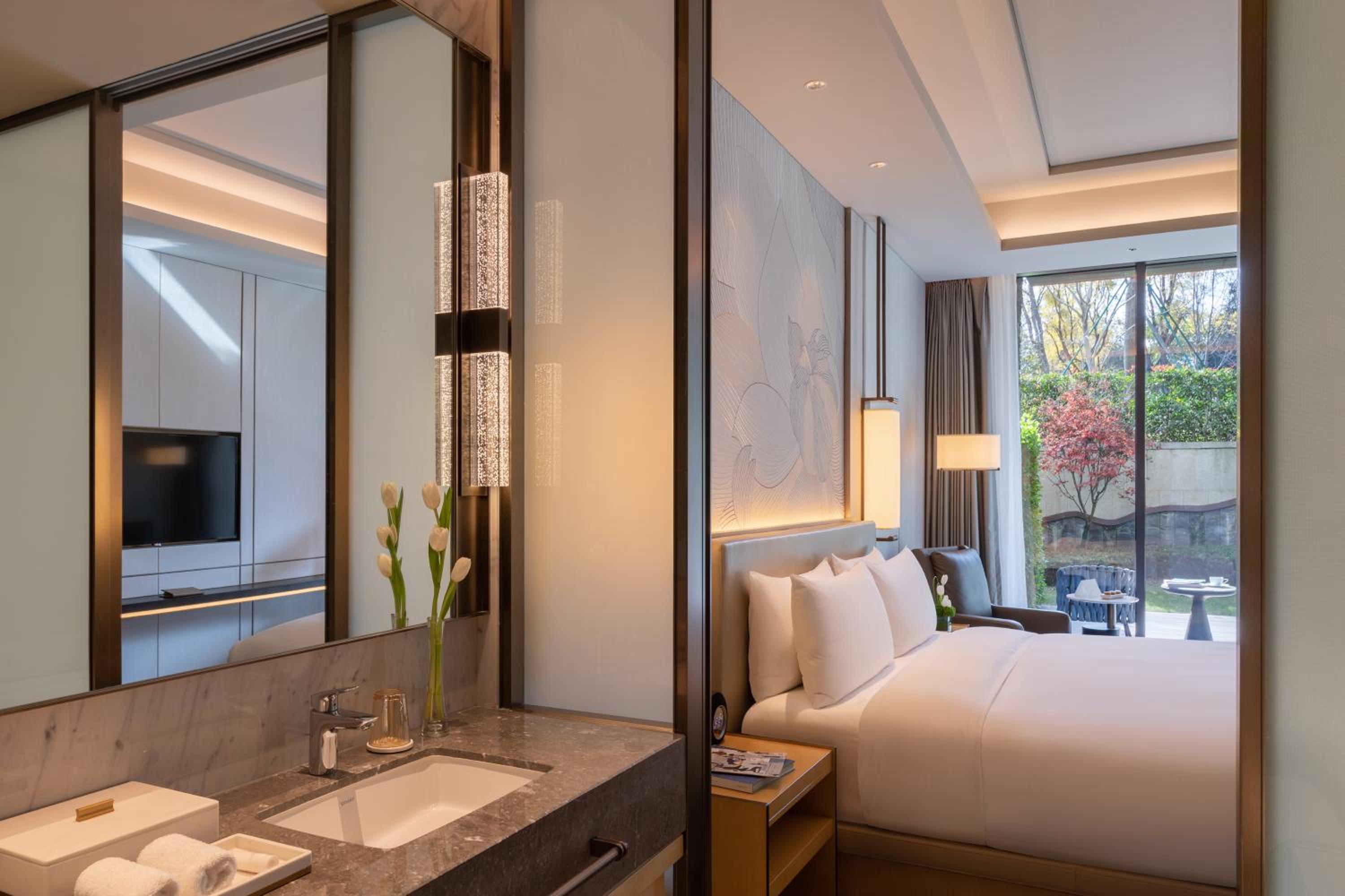 Premium Room with Garden - Photo 3
