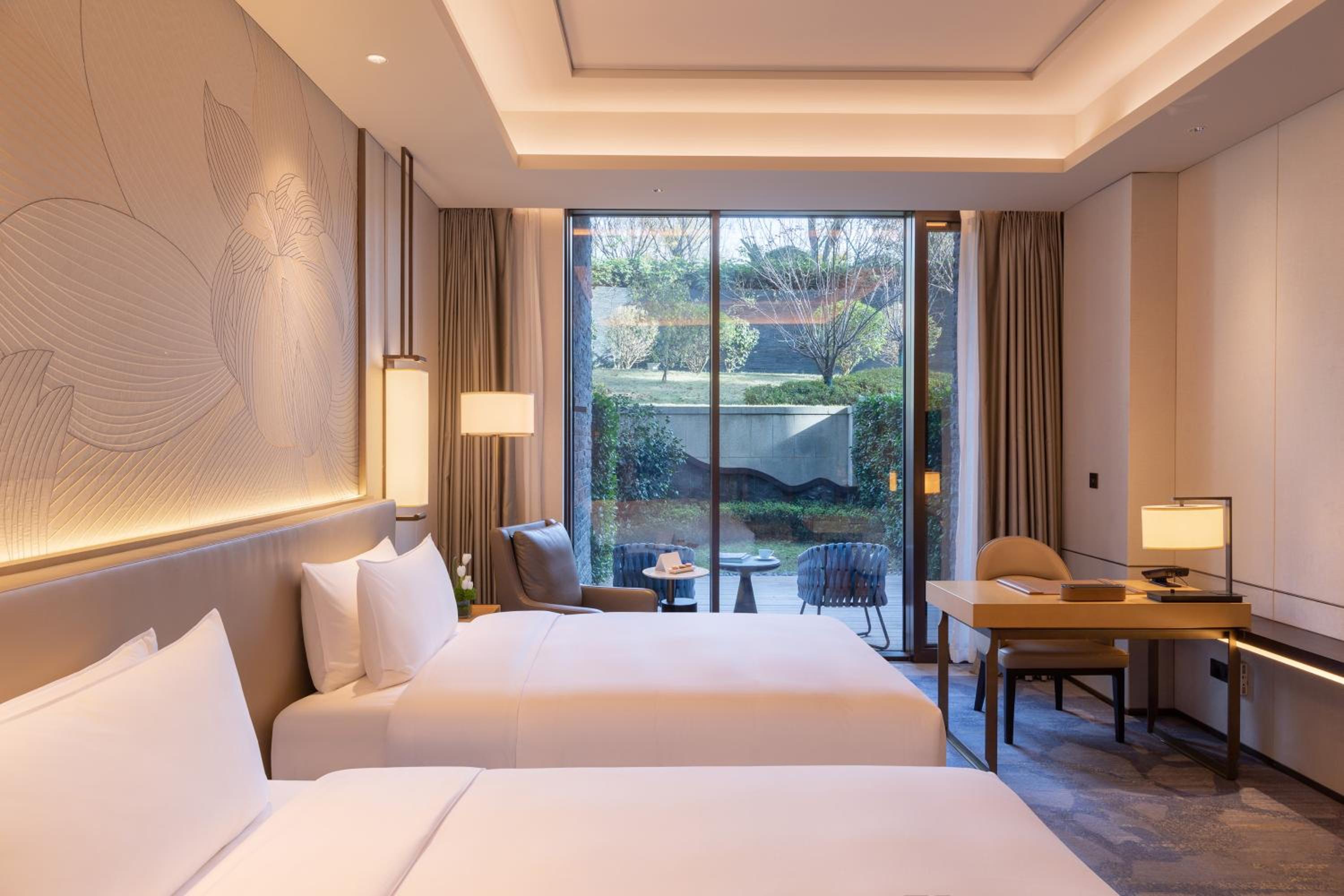 Premium Room with Garden - Photo 5