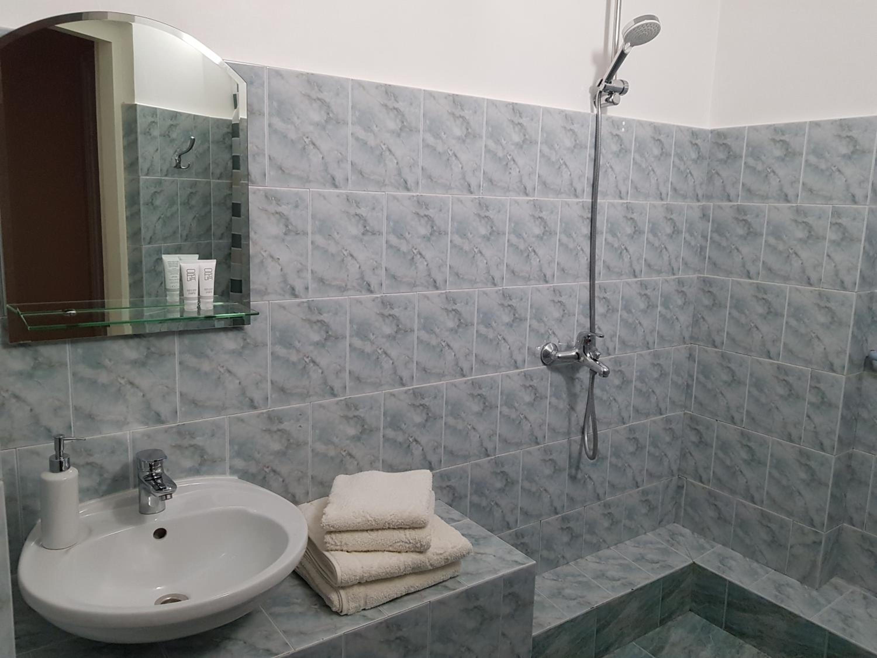 Triple Room with Shower - Photo 4