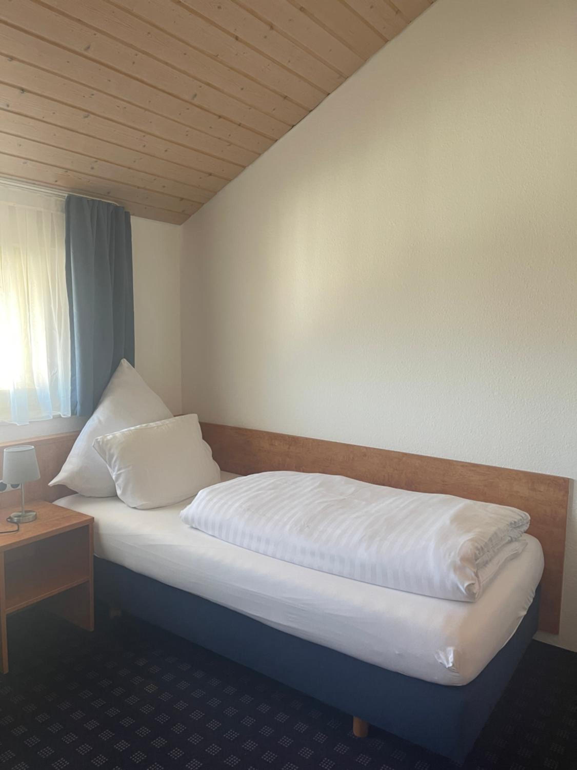 Single Room with Bath photo 1