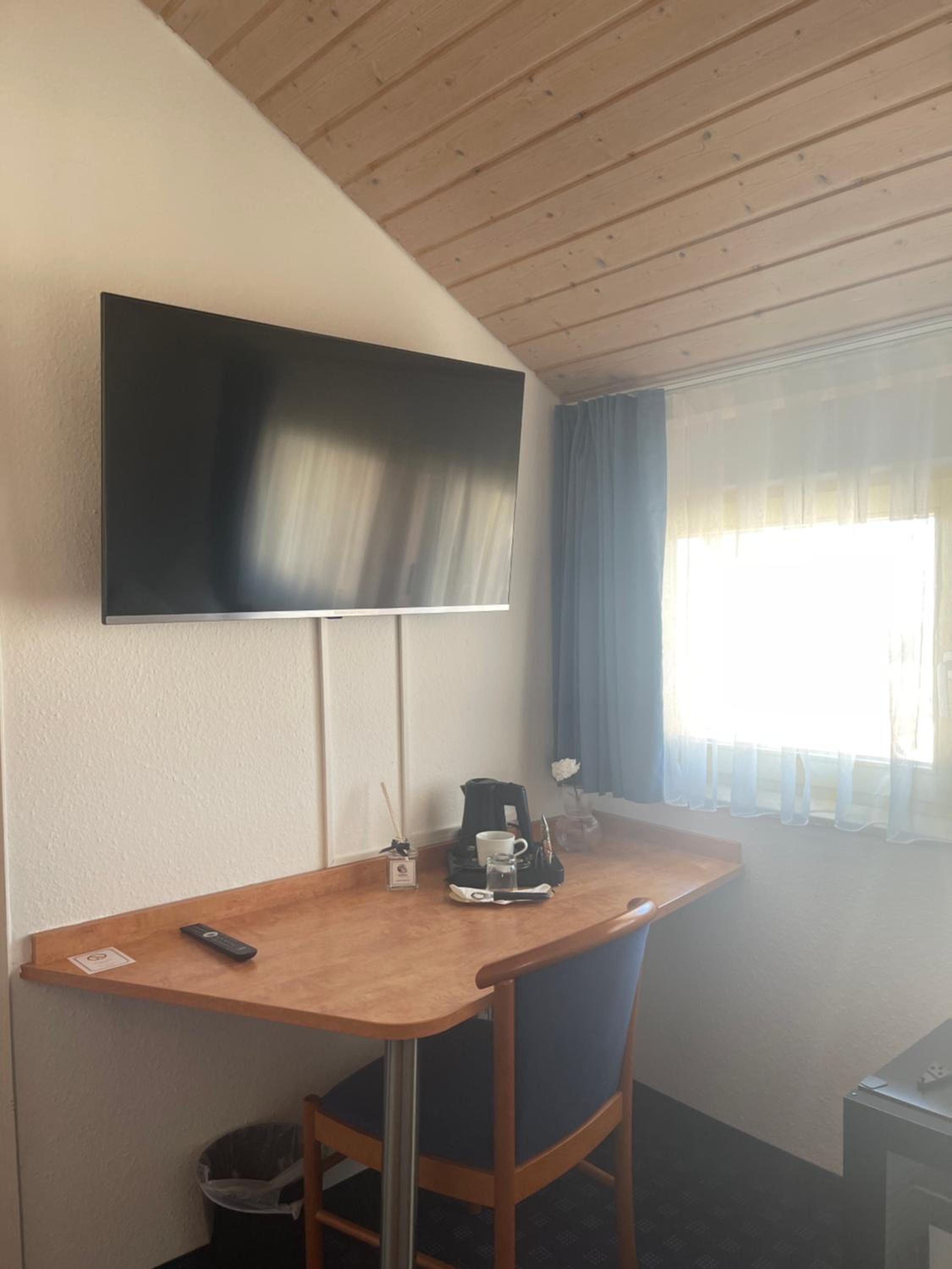 Single Room with Bath photo 3