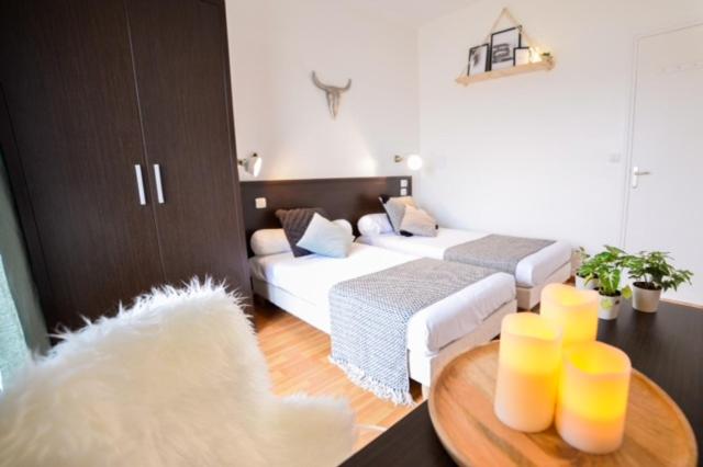 Twin Room with Balcony - Photo 3